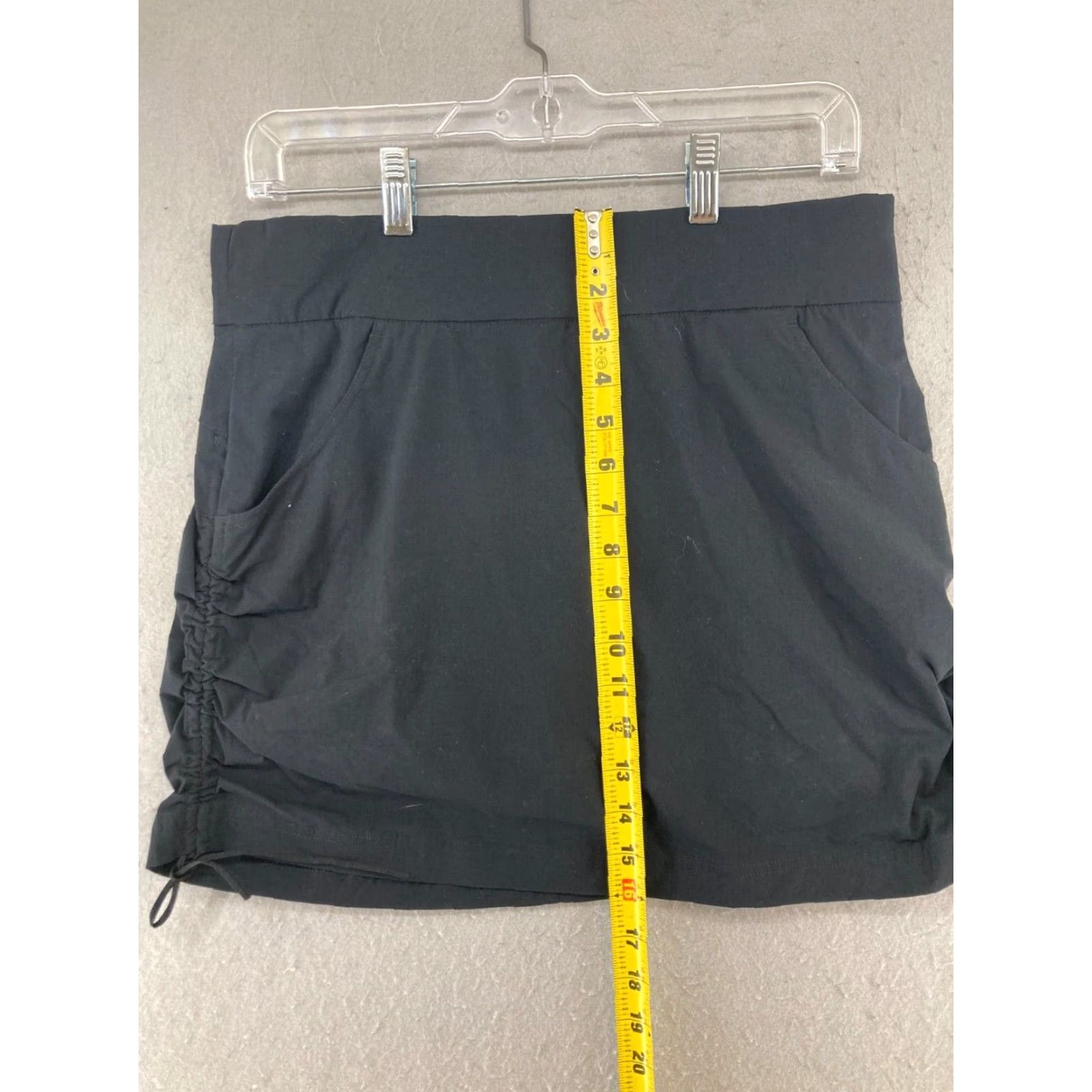 B Sides Columbia Athletic Skirt Women Medium Black Nylon Blend Pockets Elastic Waist Outdoor Hiking Short Style Functional Cinch Sides Size 32" / US 10 / IT 46 - 4 Thumbnail
