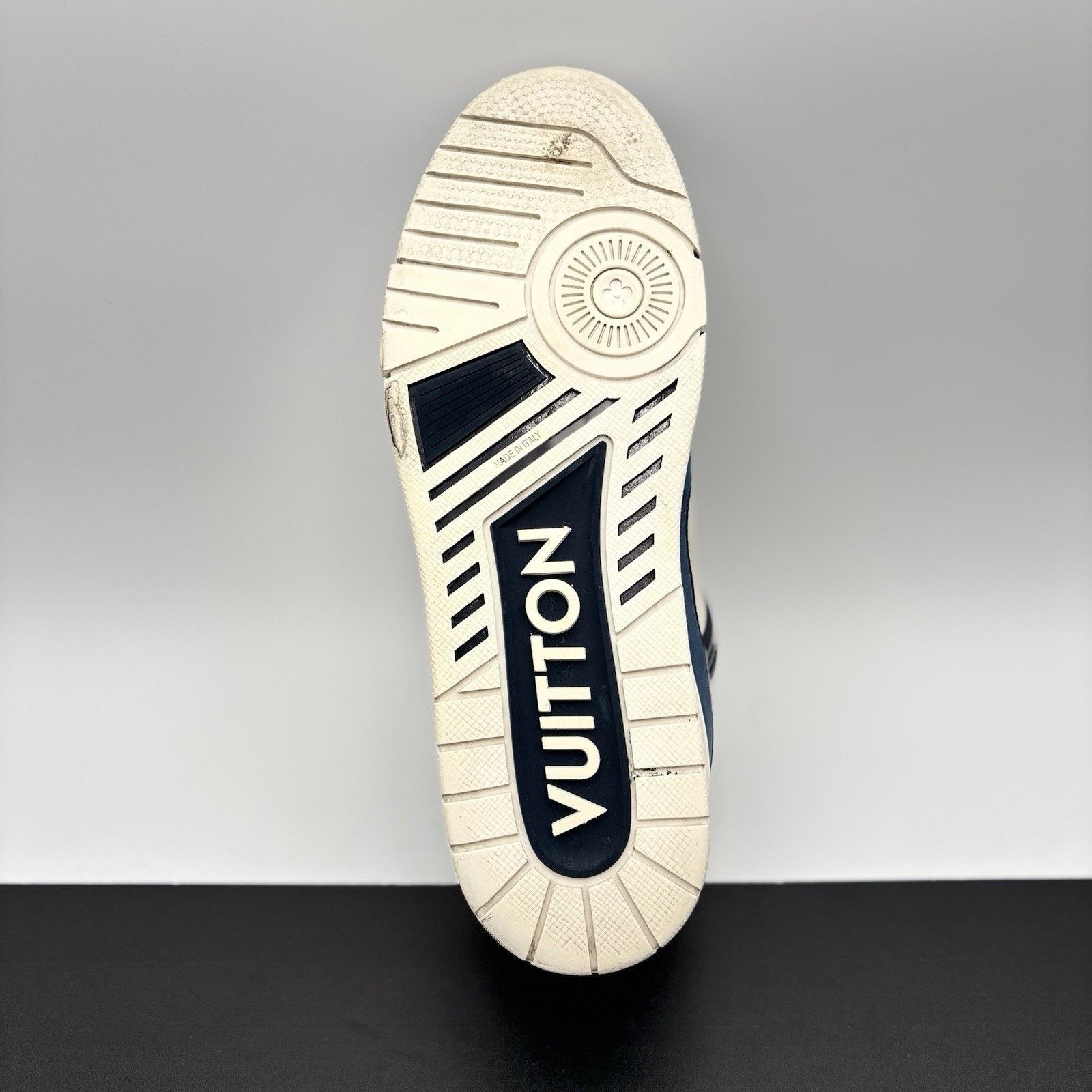 Louis Vuitton (11-11.5 US) Louis Vuitton Trainer ' White Navy '| GOOD COND Size US 11.5 / EU 44-45 - 8 Thumbnail