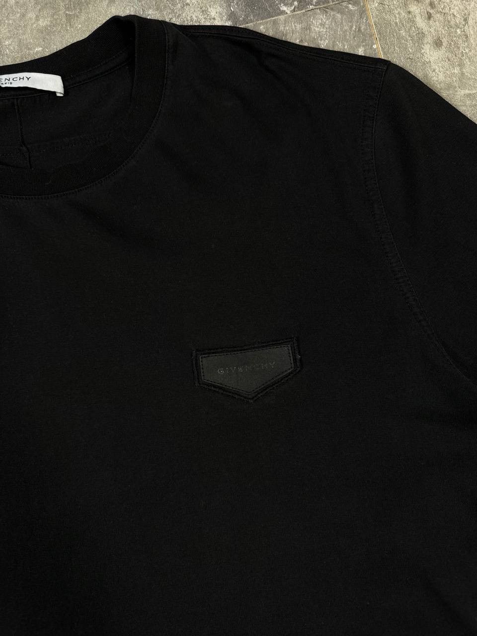 Givenchy Givenchy Paris Leather Logo Patch Cuban Fit T-Shirt Black XL Size US XL / EU 56 / 4 - 2 Thumbnail