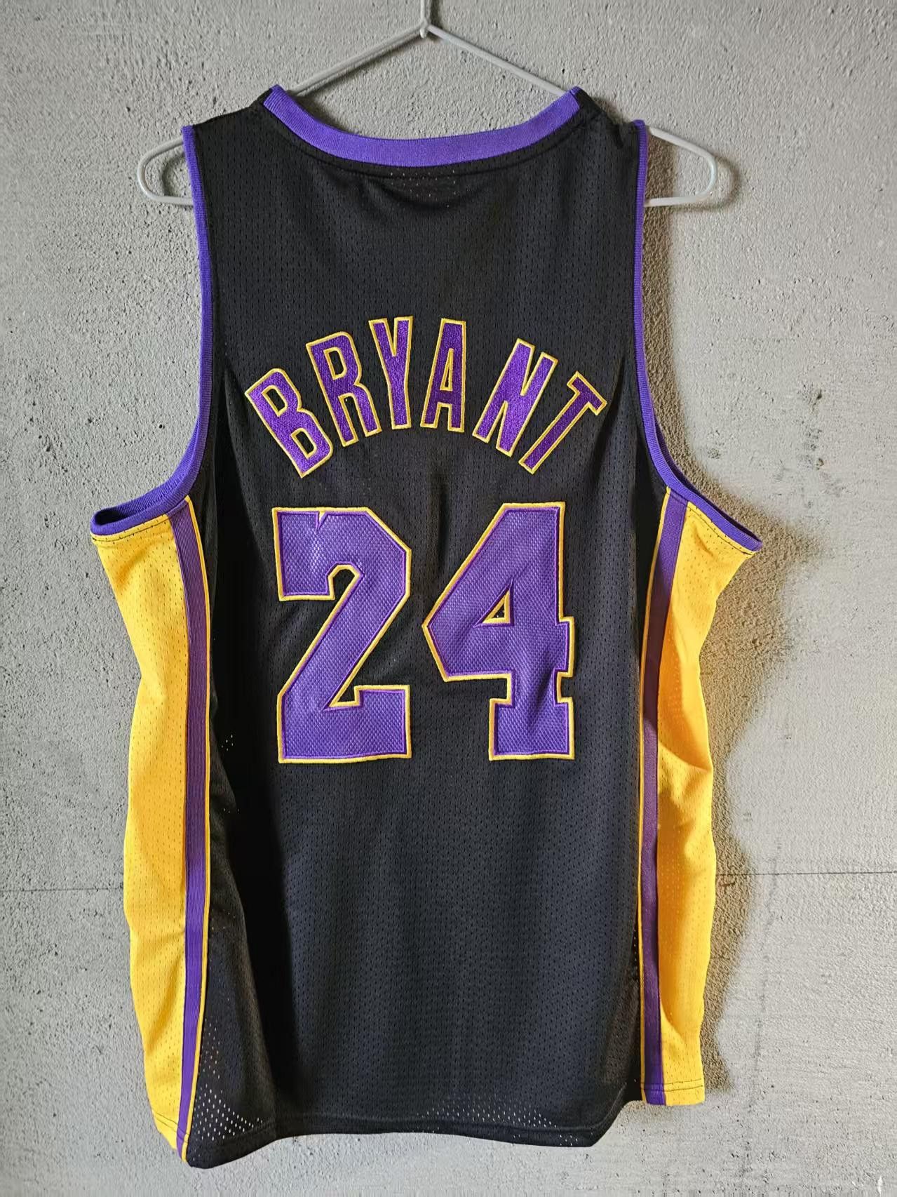 NBA Laker #24 Kobe Bryant Jersey Double Stitched Black L Size US L / EU 52-54 / 3 - 1 Thumbnail