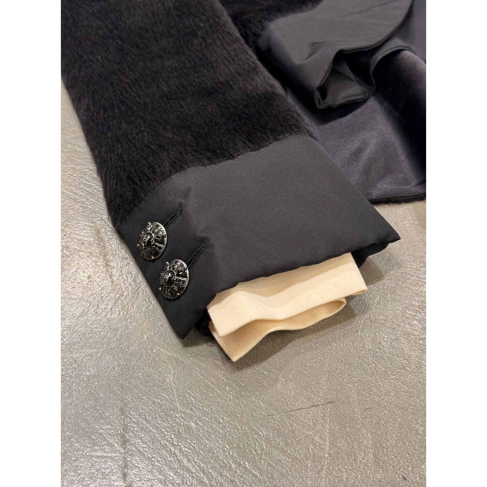 Chanel A/W2010 Chanel runway alpaca peplum jacket Size S / US 4 / IT 40 - 5 Thumbnail