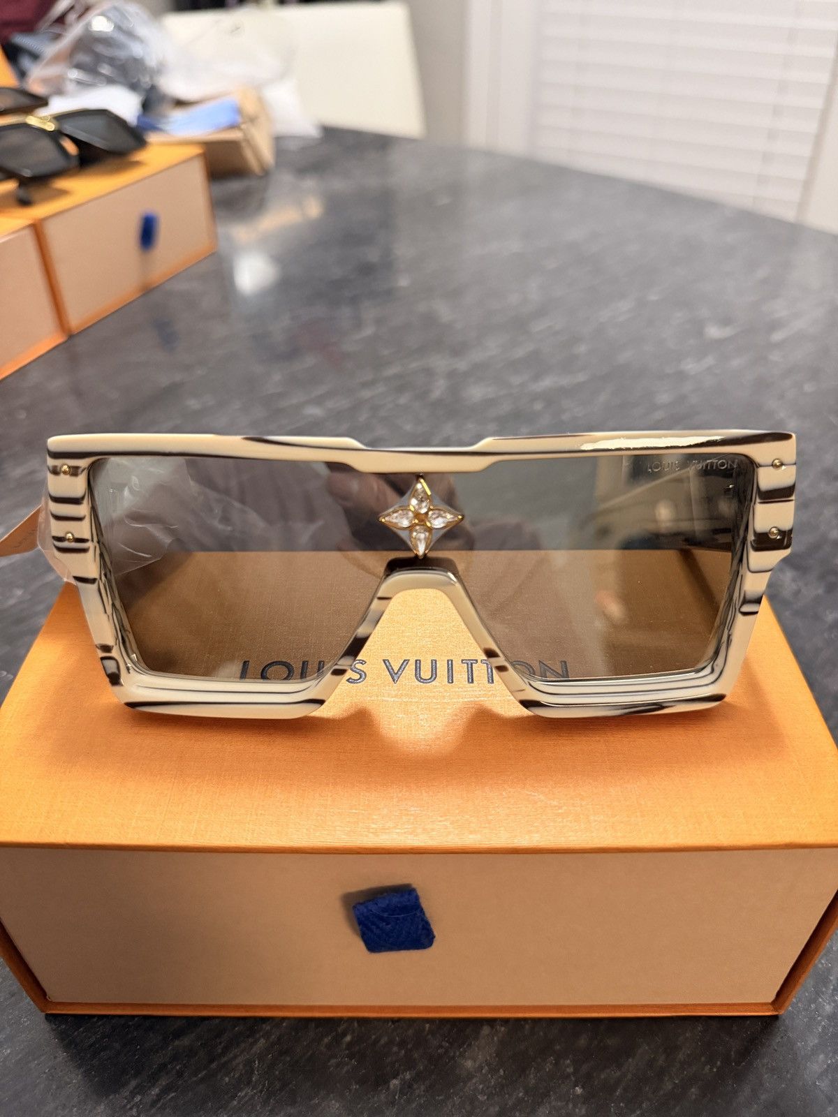 Louis Vuitton Louis Vuitton zebra cyclone Sunglasses W Size ONE SIZE - 1 Thumbnail