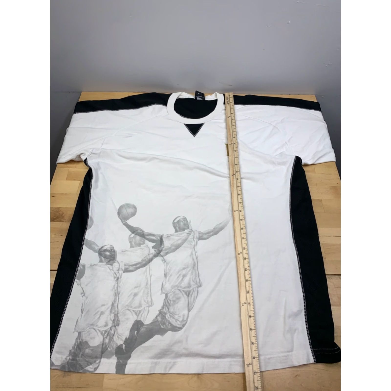 Vintage VINTAGE Lebron James LB23 Shirt Mens XL White Graphic Print T-Shirt Crew Neck Short Sleeve Sports 90s Mens Size US XL / EU 56 / 4 - 5 Thumbnail