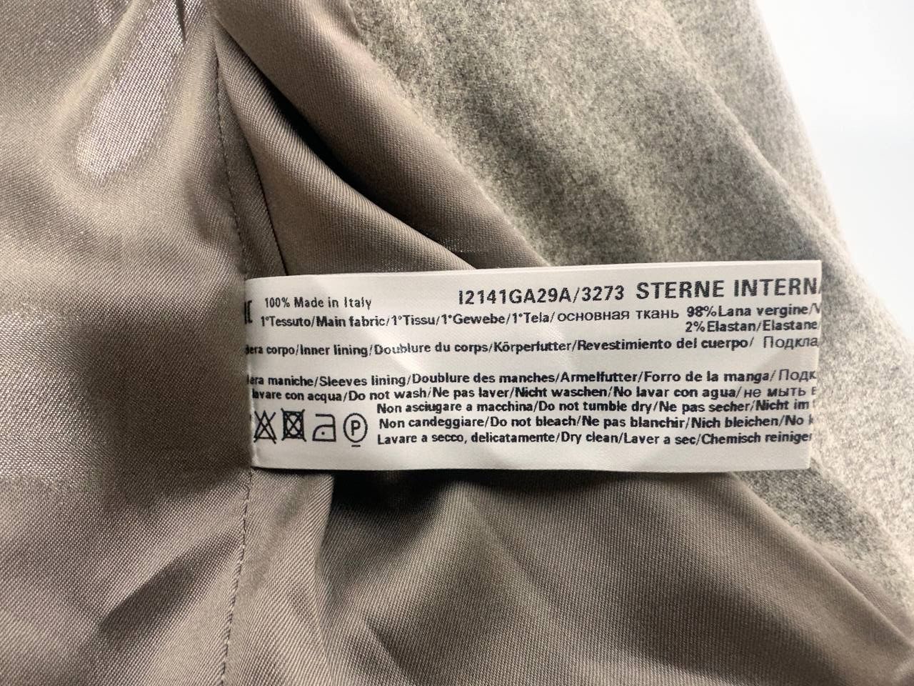 Other Lorena Antoniazzi Vintage 100 % Wool Blazer, size 40 Size M / US 6-8 / IT 42-44 - 8 Thumbnail