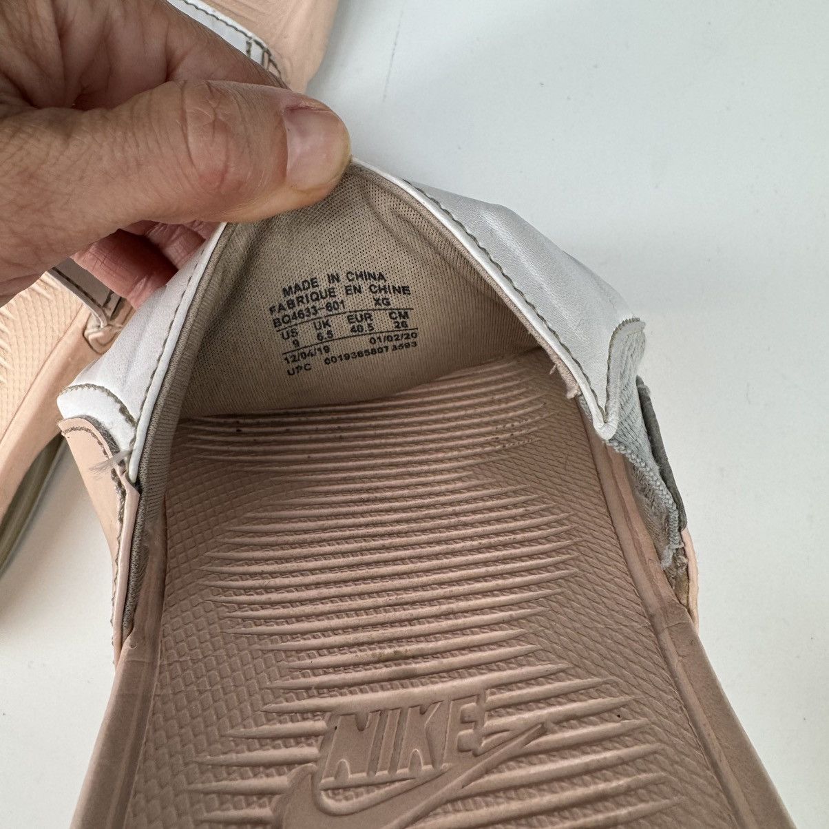 Nike Nike air max slides pink slippers 9 Size US 9 / EU 42 - 3 Thumbnail