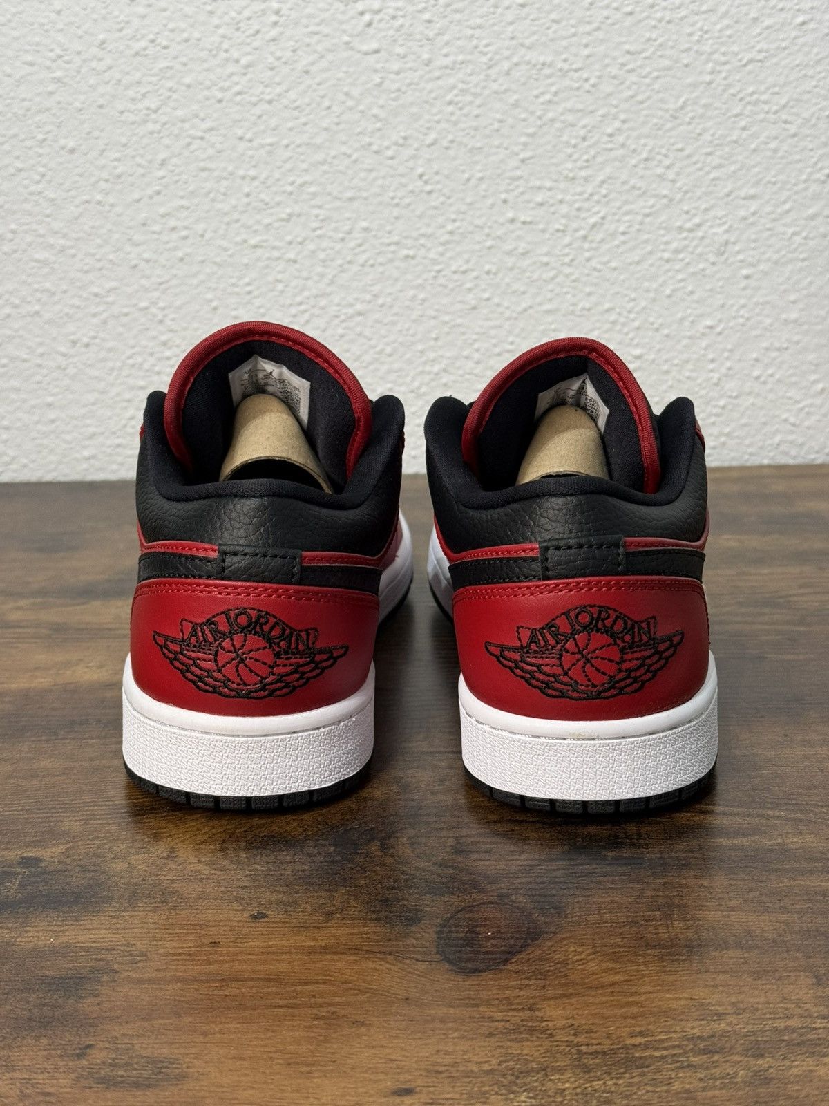 Jordan Brand × Nike Nike Air Jordan 1 Low Reverse Bred Pebbled Swoosh size 9 Size US 9 / EU 42 - 4 Thumbnail