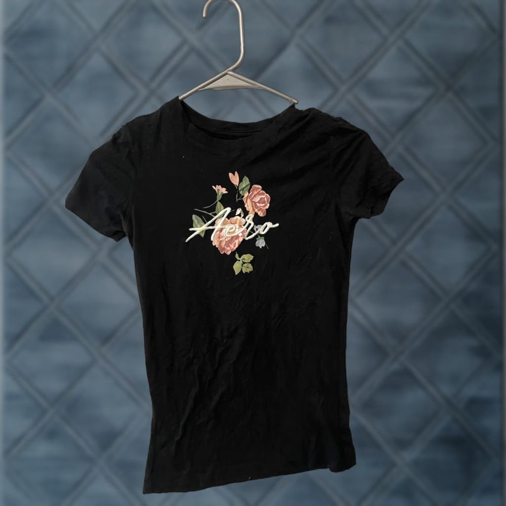 Vintage AeroPostale Womens XS Classic Crew T-Shirt Black Floral Logo T Shirt Size XS / US 0-2 / IT 36-38 - 1 Thumbnail
