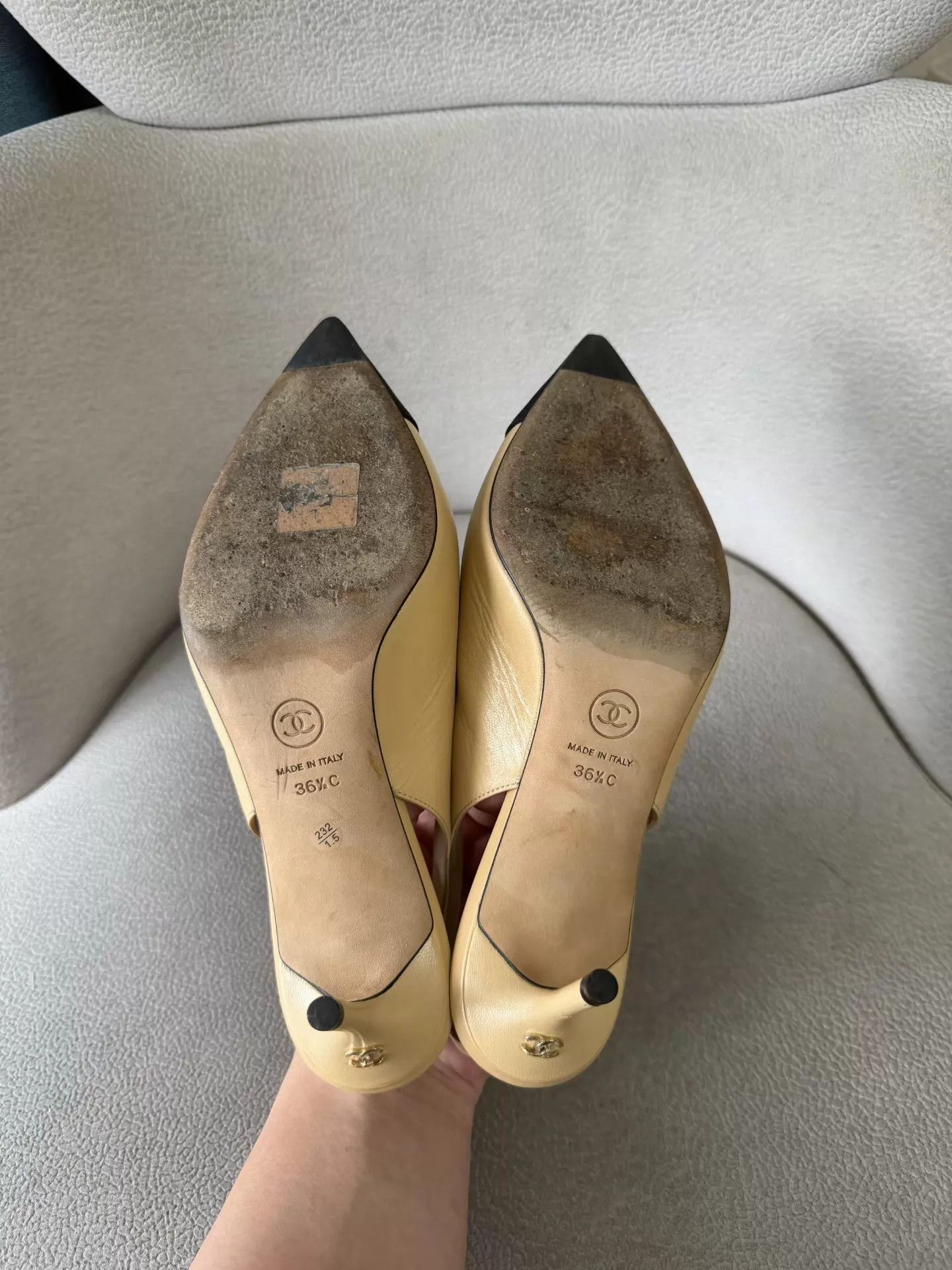 Chanel Chanel Kitten Heels Pointed Toe Beige/Black Leather 36.5 Size US 6 / IT 36 - 6 Thumbnail