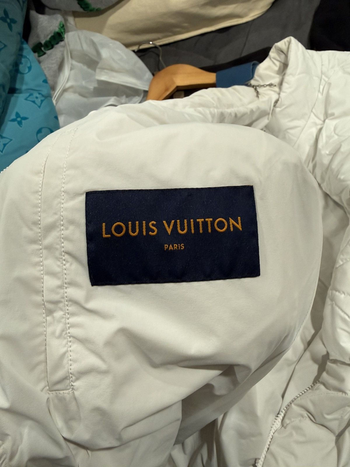 Louis Vuitton Louis Vuitton White Flower Monogram Vest Size US M / EU 48-50 / 2 - 6 Thumbnail