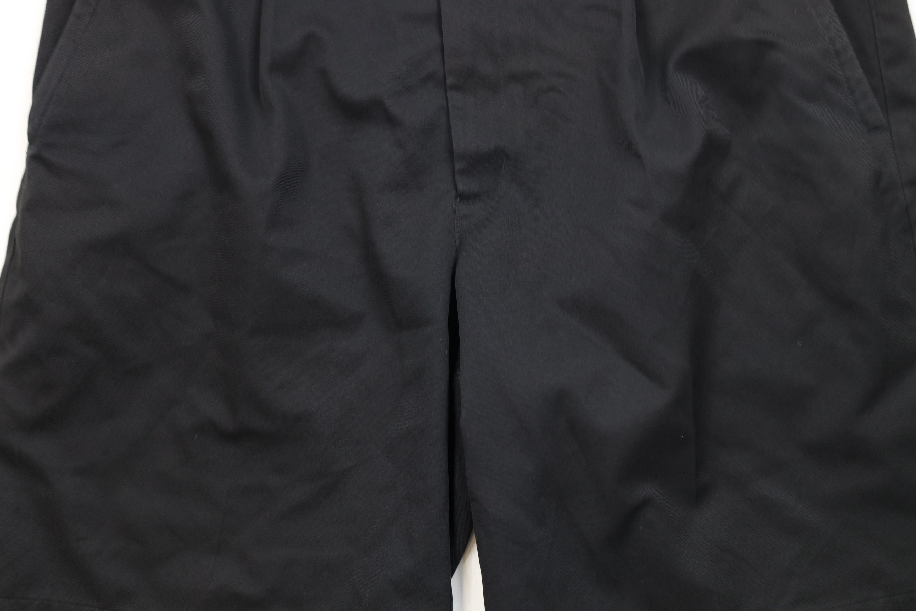 Nike Vintage Y2K Nike Golf Mini Swoosh Pleated Chino Shorts Black Size US 36 / EU 52 - 3 Thumbnail