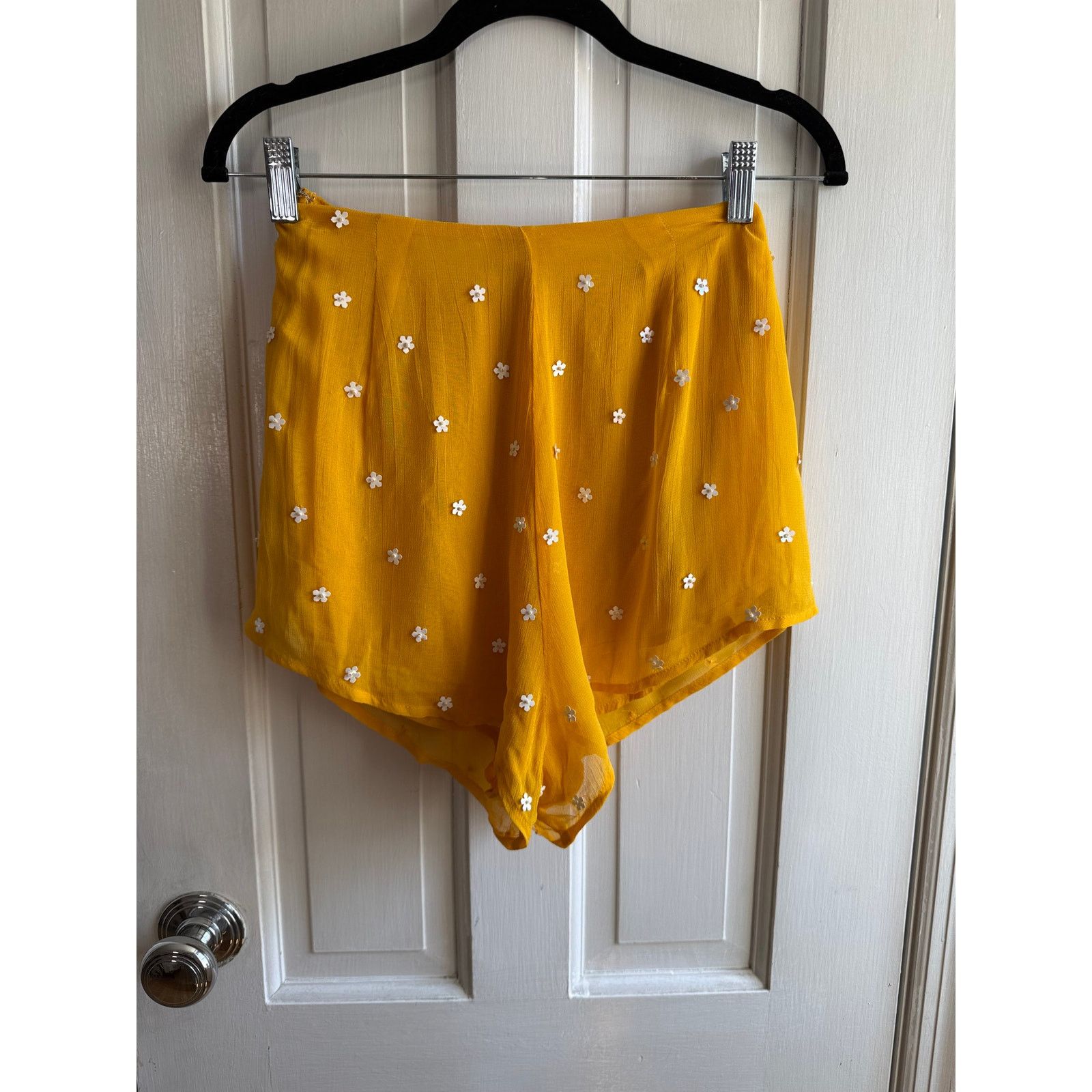 Beach Riot NWT Beach Riot Dahlia Embellished Sequin Flower Shorts Size 24" / US 00 / IT 34 - 4 Thumbnail