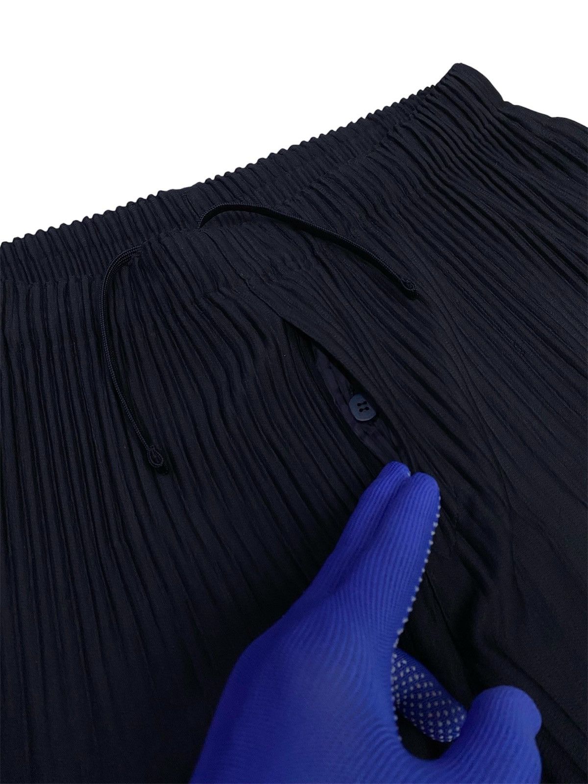 Issey Miyake Homme Plisse Issey Miyake Blue Black Pleated Cropped Pants Size US 34 / EU 50 - 10 Thumbnail