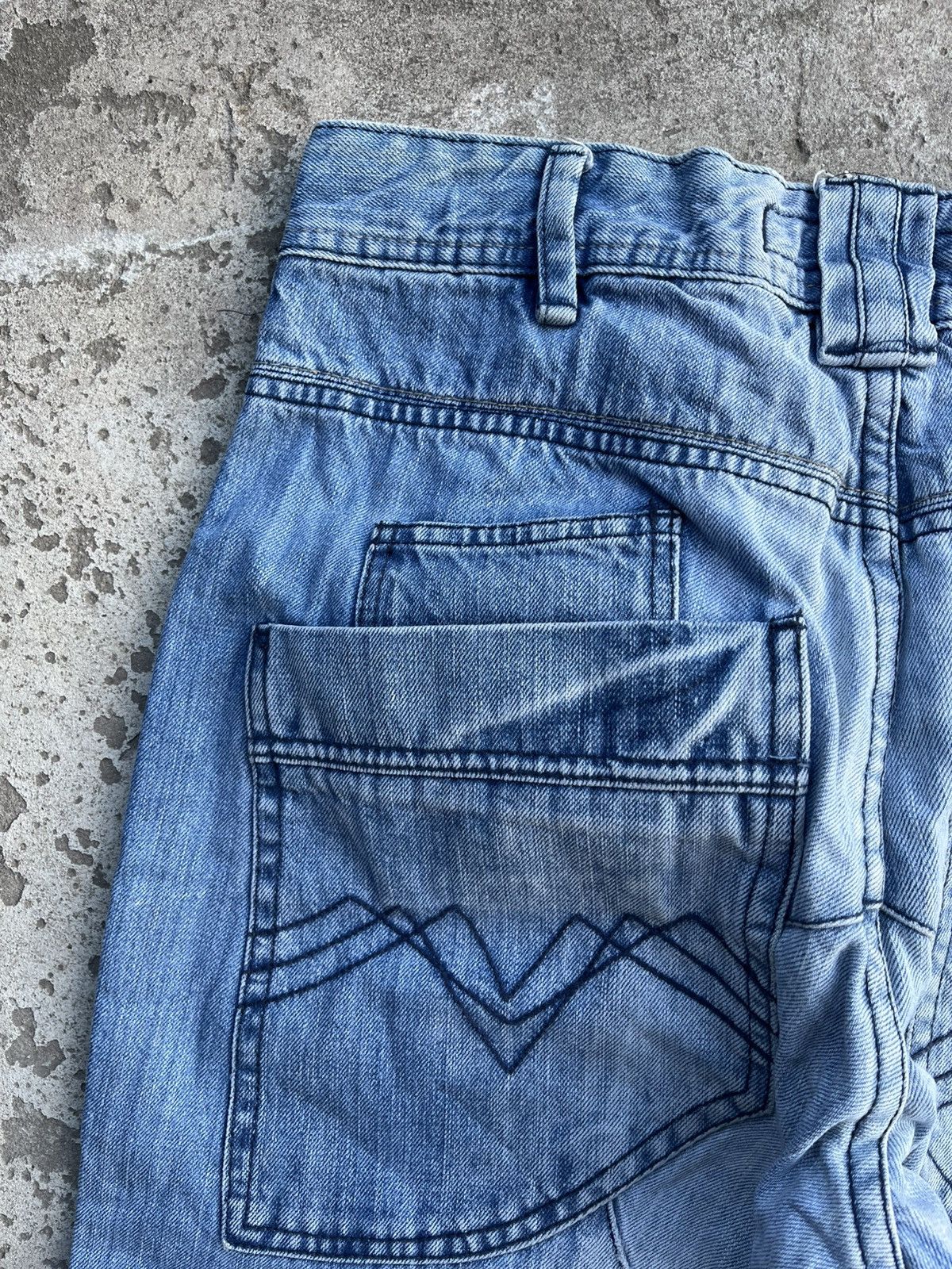 If Six Was Nine × Japanese Brand × Le Grande Bleu (L.G.B.) Jeans Dirty Pants Faded Crash Denim Thrashed Y2K Distressed Size US 34 / EU 50 - 11 Thumbnail