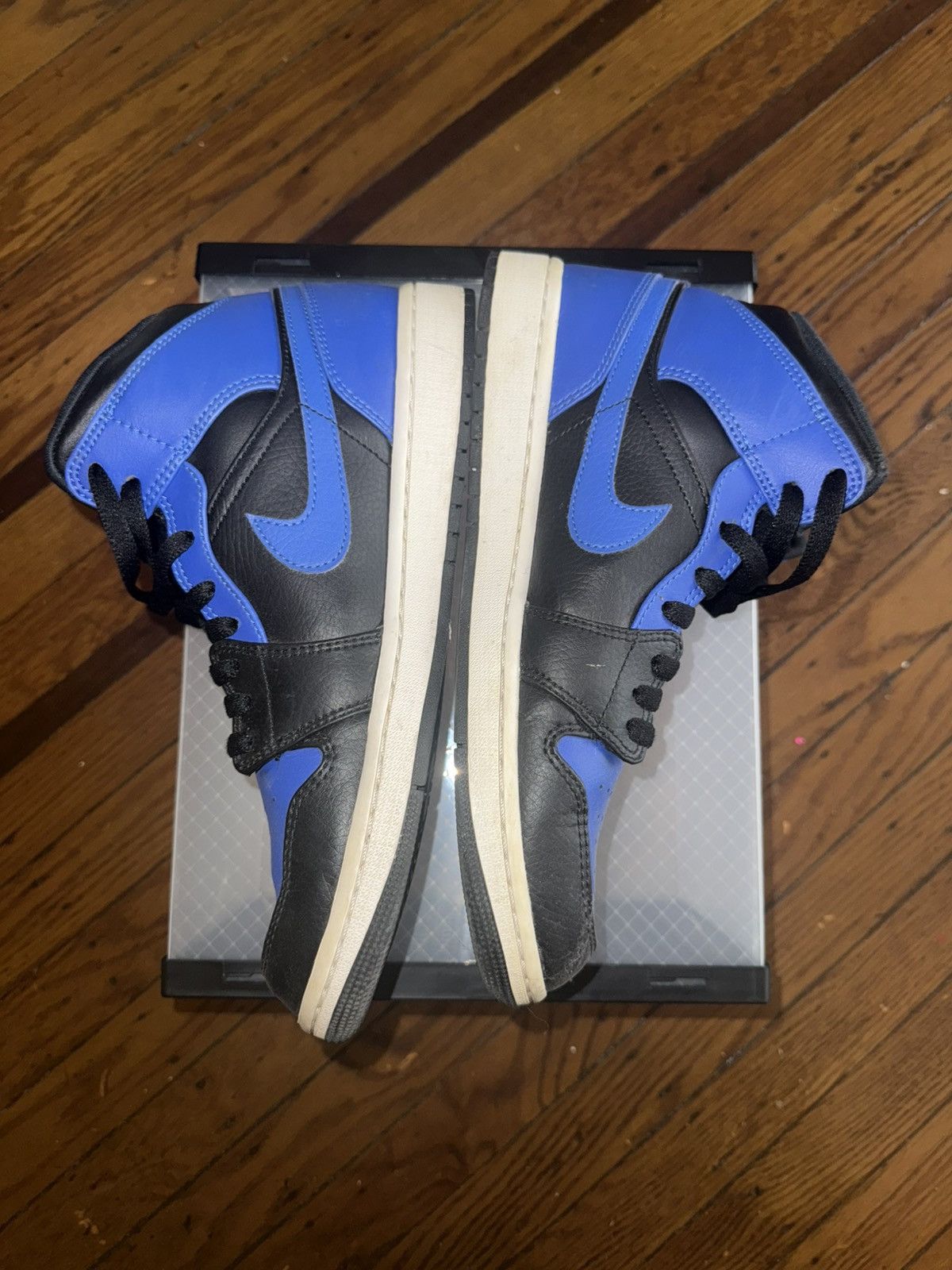 Jordan Brand × Nike Jordan 1 Mid hyper royal Size US 9.5 / EU 42-43 - 5 Thumbnail