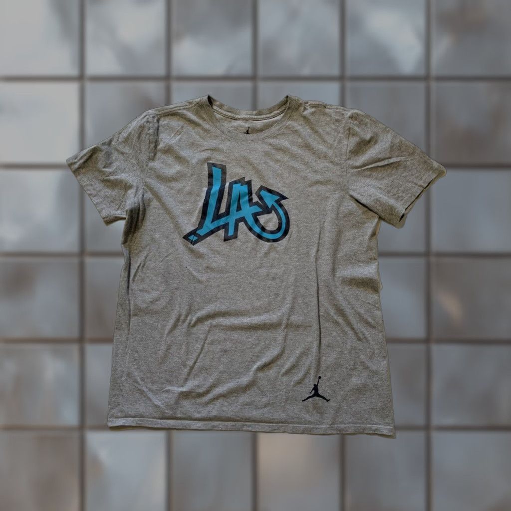 Jordan Brand Air Jordan Retro 10 Los Angeles LA Jumpman Crewneck Graphic S/S T-shirt Sz. L Men Gray Crew Neck Shirt Size US L / EU 52-54 / 3 - 1 Thumbnail