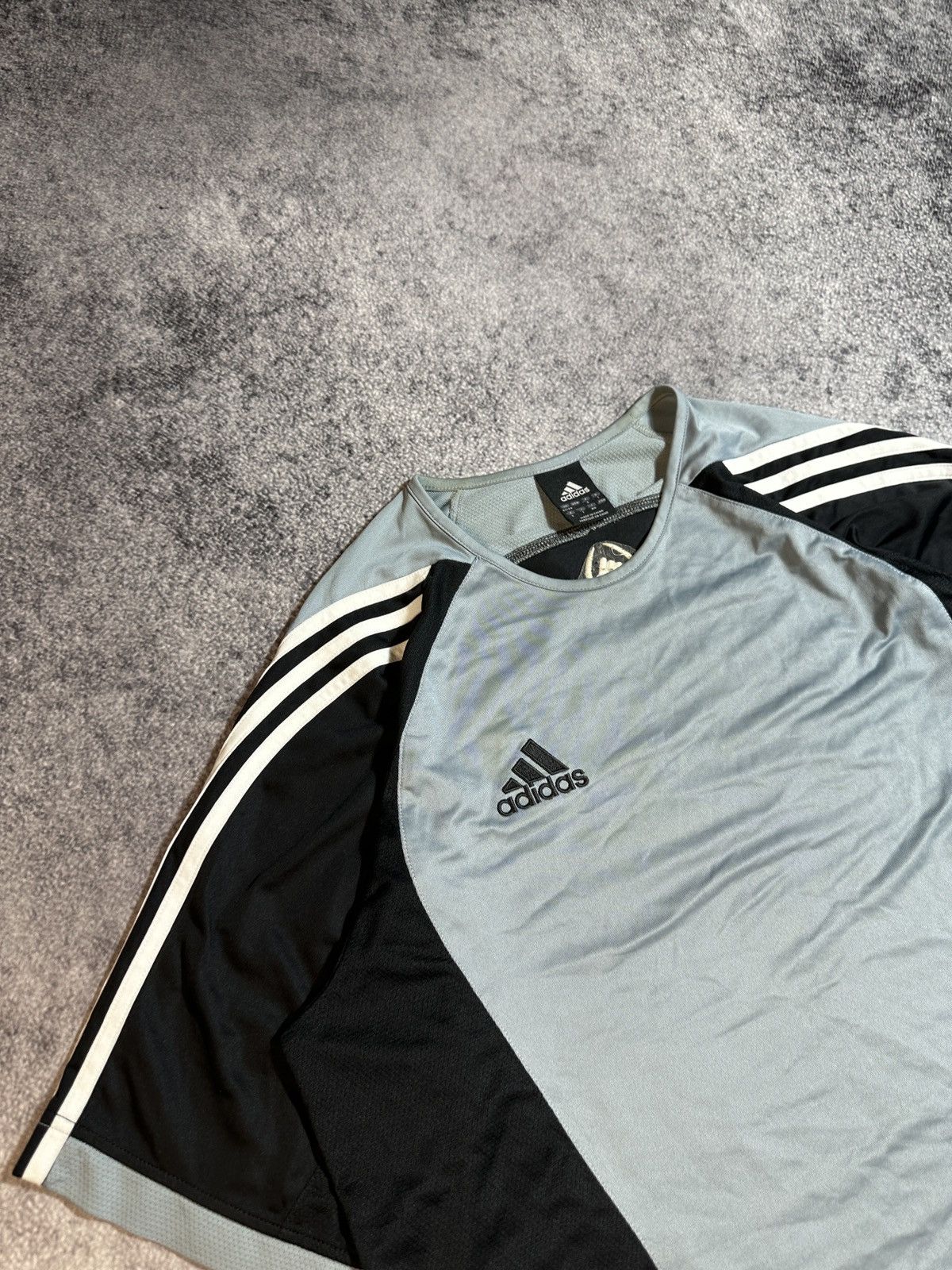 Adidas × Vintage Y2k vintage adidas t-shirt logo Streetwear rare hype L USA Size US L / EU 52-54 / 3 - 2 Thumbnail