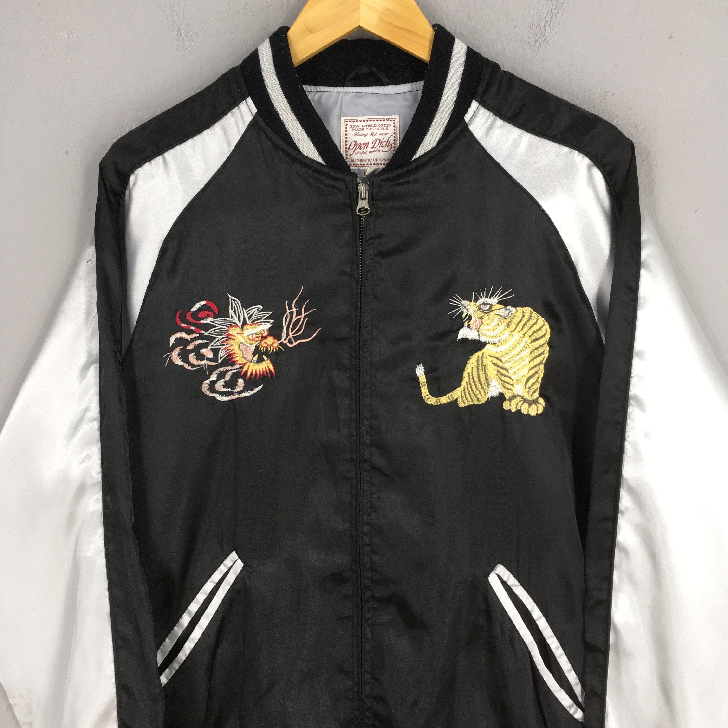 Japanese Brand Vintage 80's Sukajan Dragon Tiger Okinawa Souvenir Jacket L Size US L / EU 52-54 / 3 - 2 Thumbnail