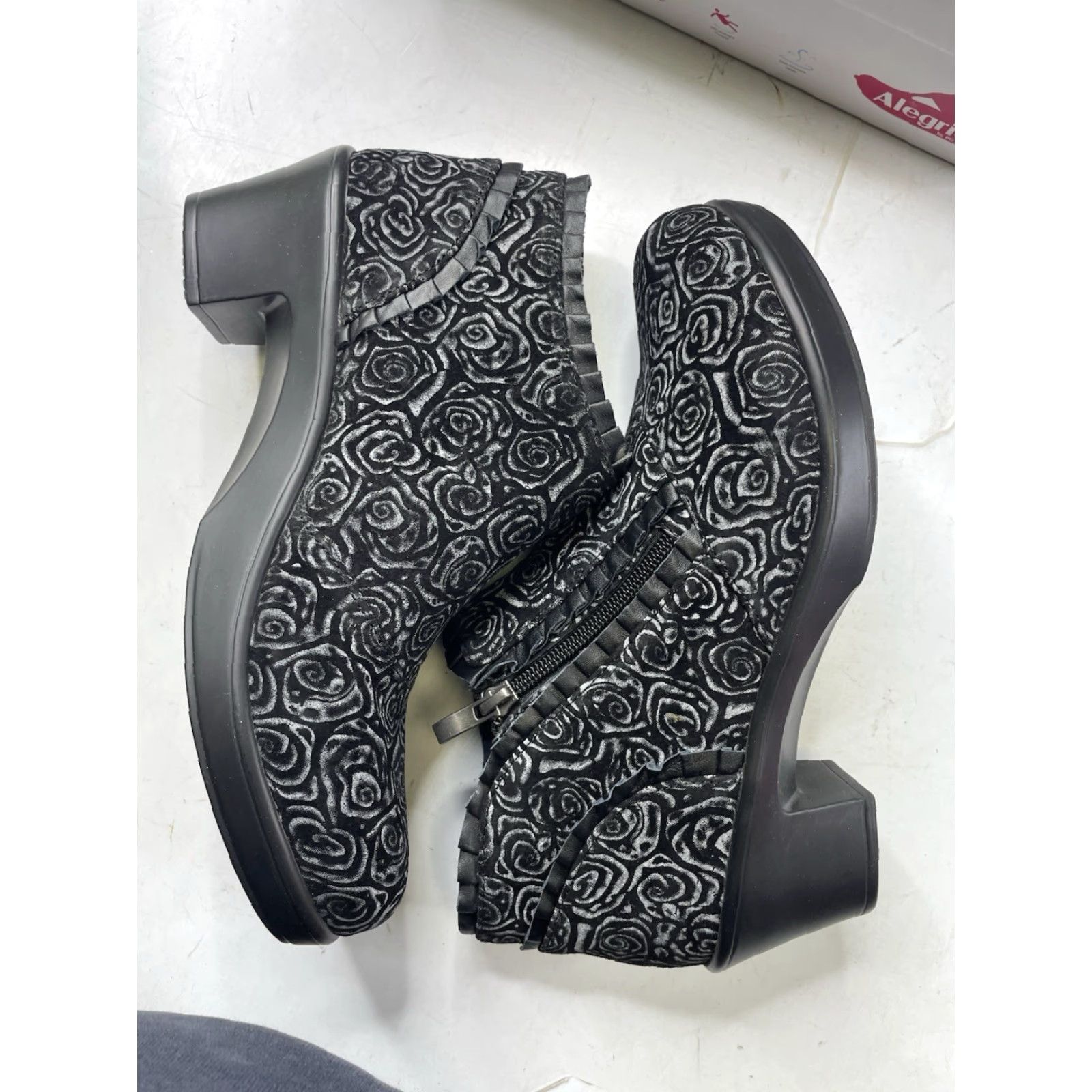 Vintage Alegria Hannah Bootie Floral Leather Ankle Boots Ruffle HAN-537 Black Size EU 40 US 10 Women Block Heel Mid 2-2.9in Two-tone Pattern Flower Vintage No Size US 10 / IT 40 - 5 Thumbnail