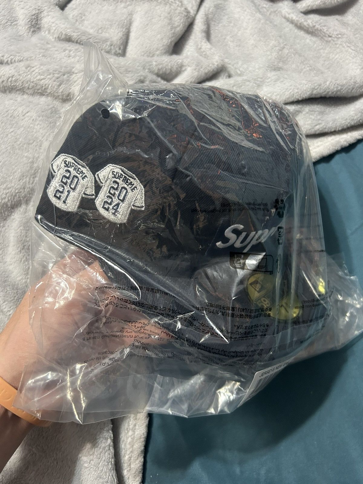 New Era × Supreme Jerseys Box Top New Era Supreme Hat Size ONE SIZE - 4 Thumbnail
