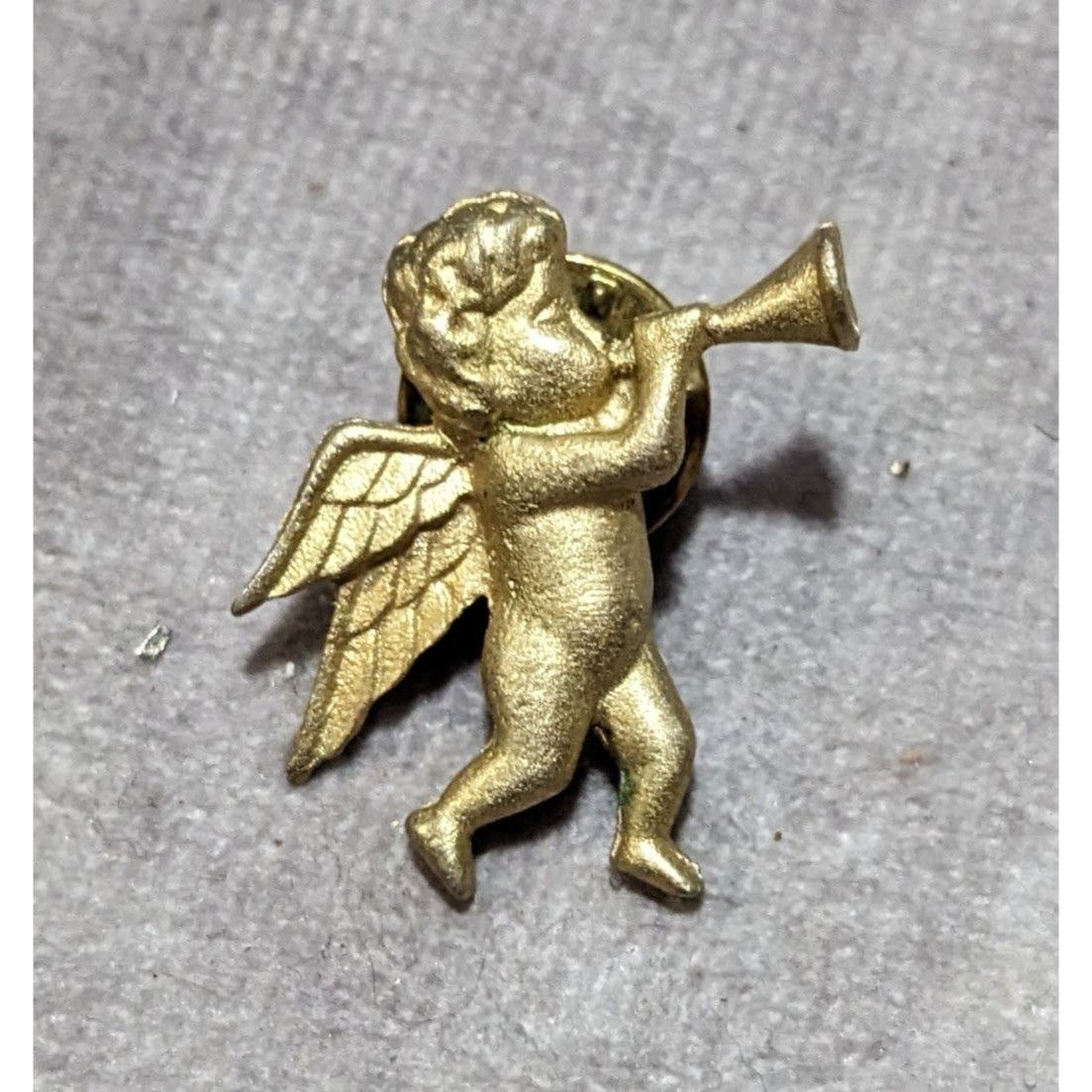 Other Vintage Gold Tone Trumpeting Cherub Lapel Pin Size ONE SIZE - 4 Thumbnail