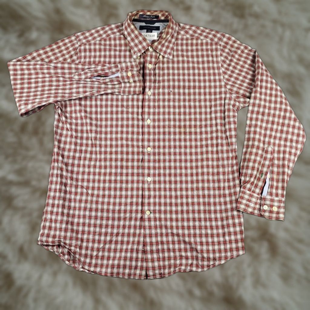 Tommy Hilfiger Tommy Hilfiger Red Plaid Button-Up Shirt Mens Large Long Sleeve Casual Size US L / EU 52-54 / 3 - 1 Thumbnail