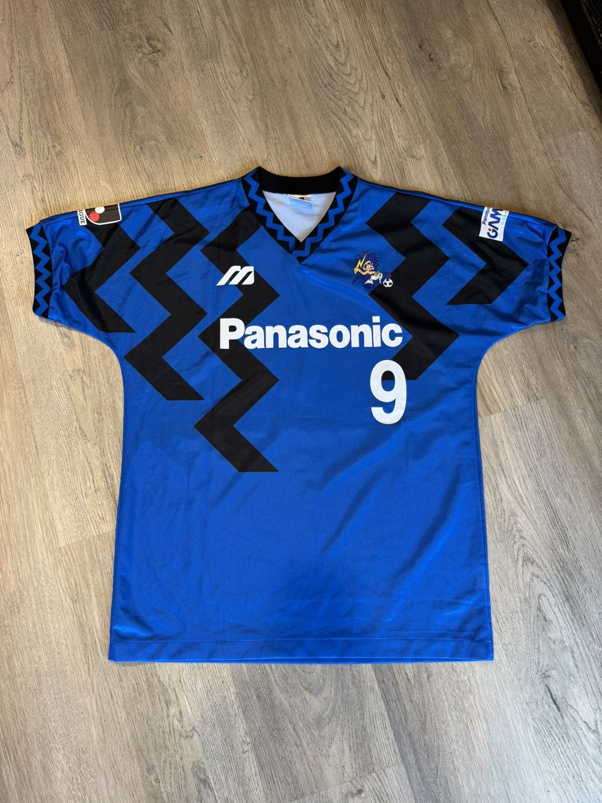 Mizuno VINTAGE 1993 GAMBA OSAKA HOME JERSEY SHIRT Size US M / EU 48-50 / 2 - 1 Thumbnail