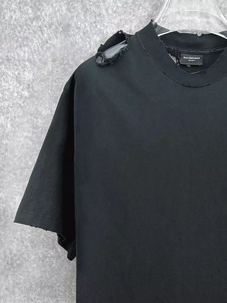 Balenciaga Balenciaga Balenciaga Black Distressed Short Sleeve TShirt Size US S / EU 44-46 / 1 - 6 Thumbnail