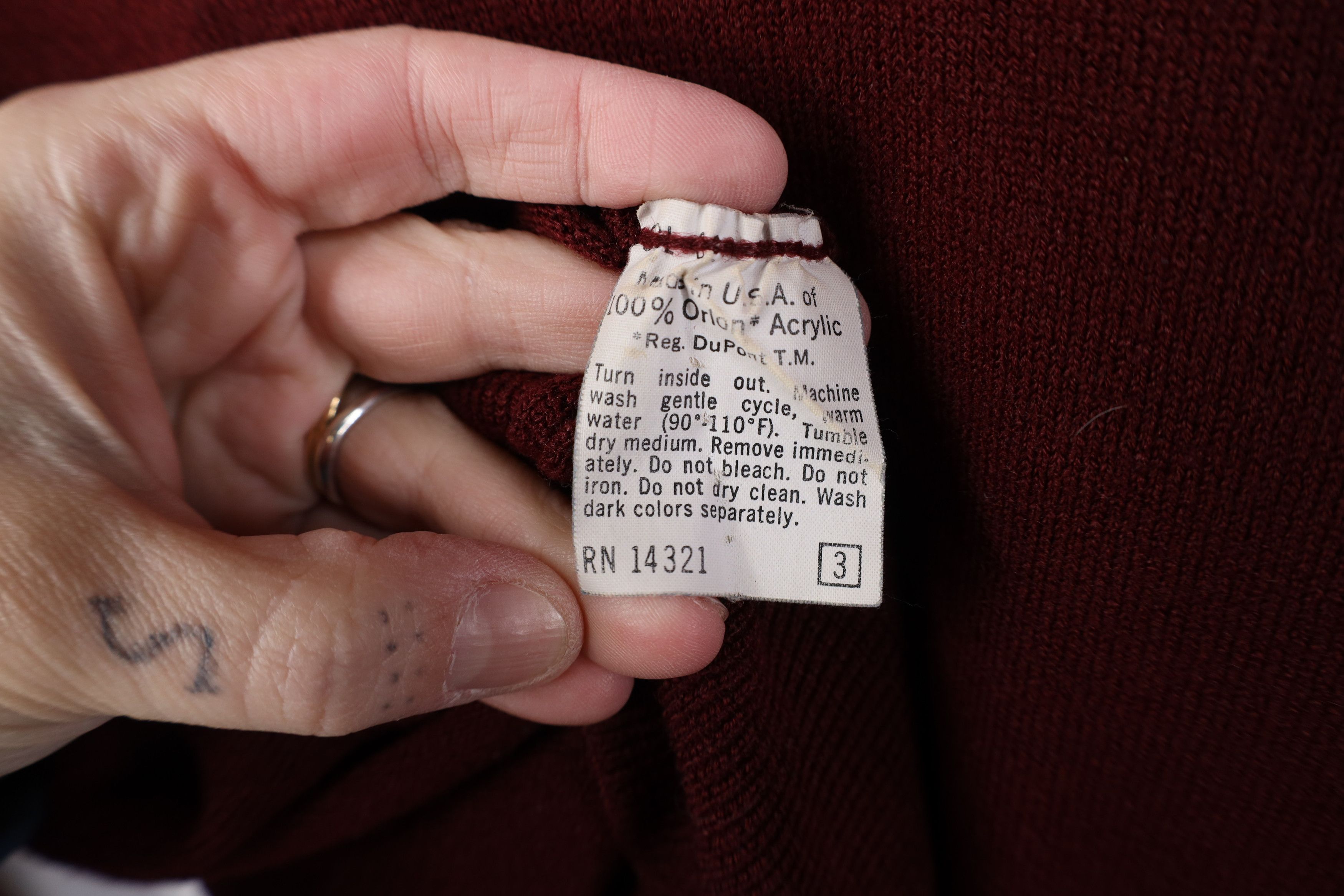 Christian Dior Monsieur Vintage 70s 80s Christian Dior V-Neck Sweater Burgundy USA Size US L / EU 52-54 / 3 - 8 Thumbnail