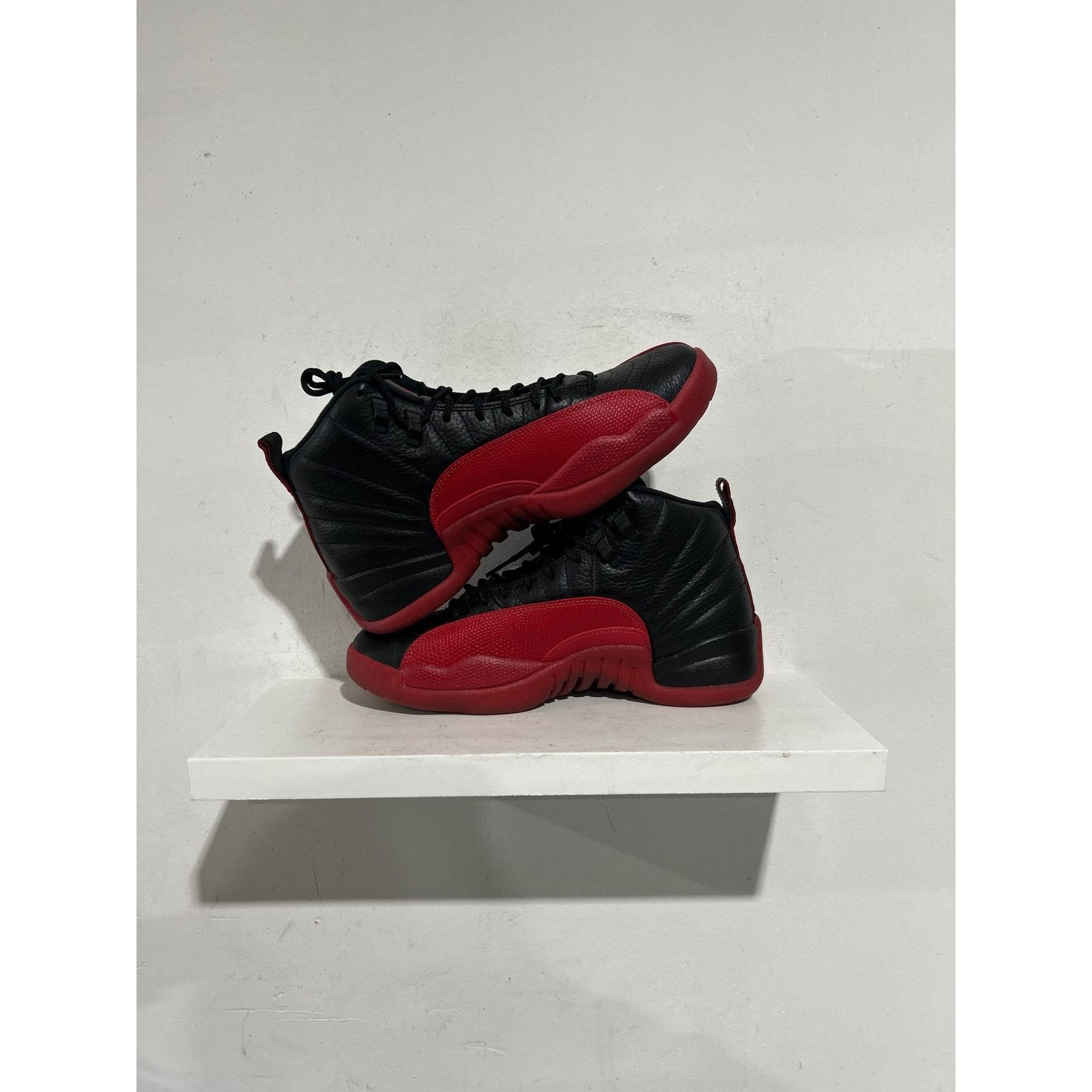 Nike NIKE JORDAN 12 FLU GAME 2025 SIZE 8.5 PREOWNED Size US 8.5 / EU 41-42 - 3 Thumbnail