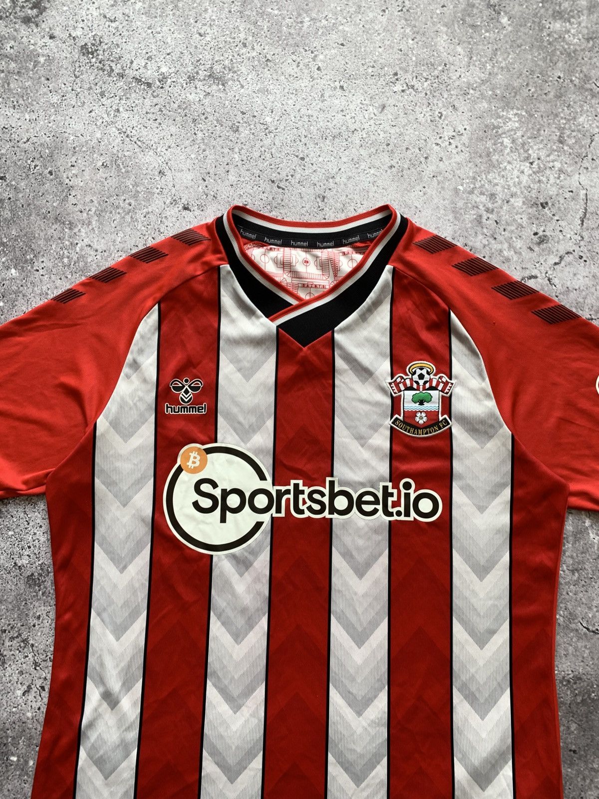 Hummel 🔥HUMMEL SOUTHAMPTON 2021/22 HOME SOCCER SHIRT Size US L / EU 52-54 / 3 - 3 Thumbnail
