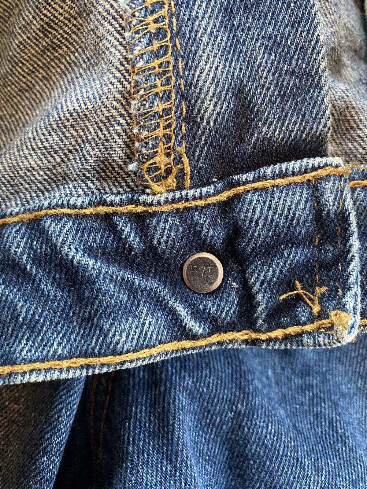 Levi's Vintage 1998 Levi’s 550 Relaxed White Tab Dark Denim Shorts Size US 32 / EU 48 - 13 Thumbnail