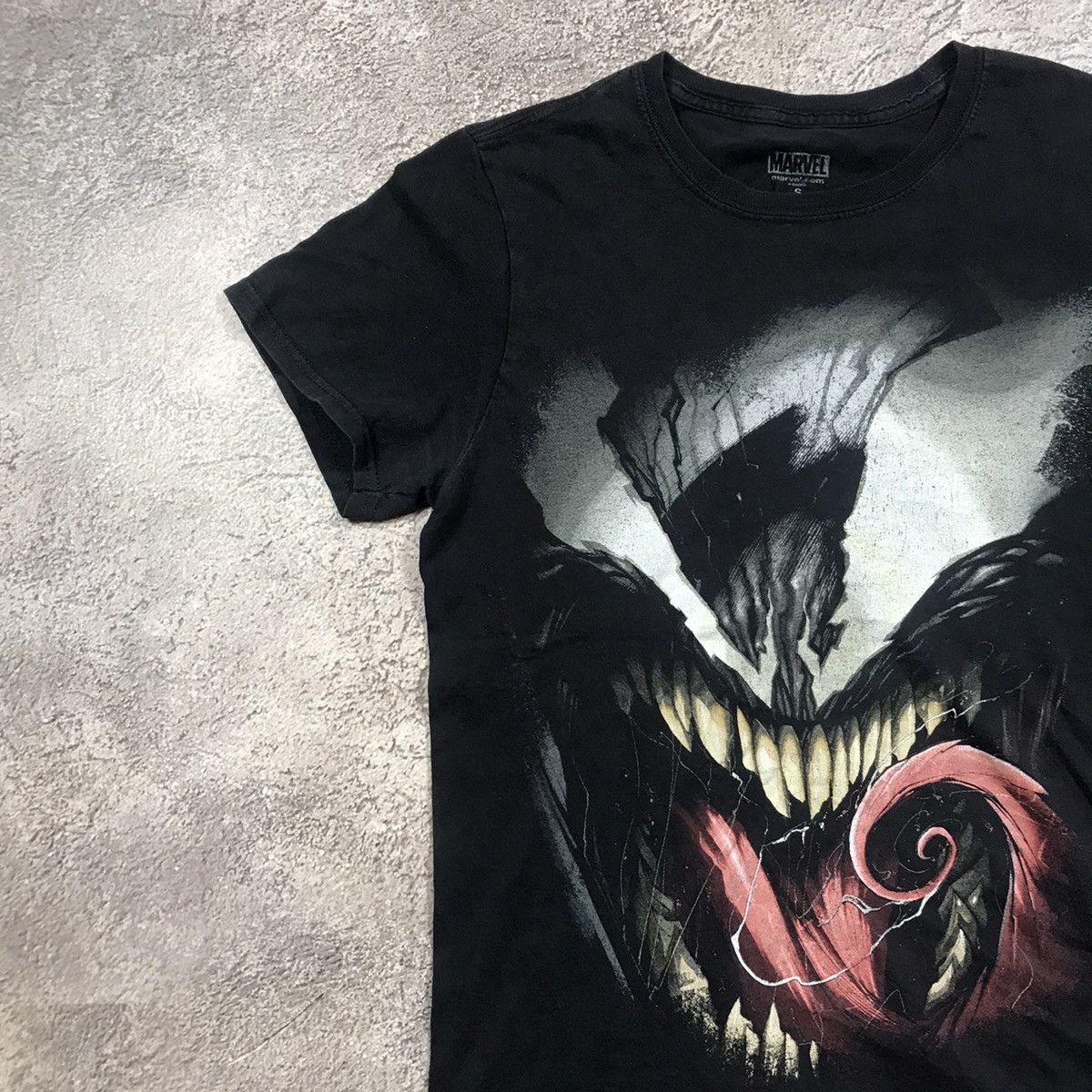 Vintage Vintage 90s Venom Graphic Tee Dark Academia Grunge Boxy S Size US S / EU 44-46 / 1 - 3 Thumbnail