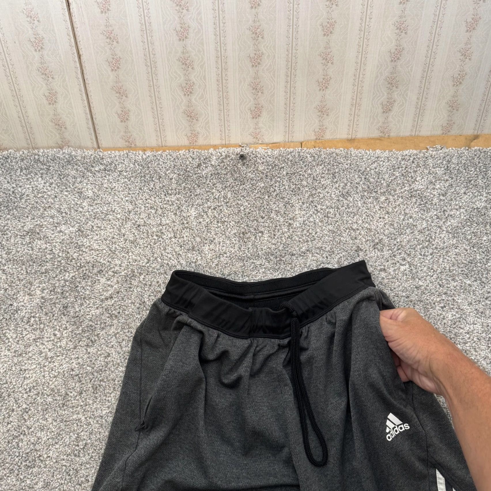 Adidas Adidas Shorts Men Medium Athletic Lightweight Pockets Drawstring Gray Three Stripes Size US 31 - 6 Thumbnail
