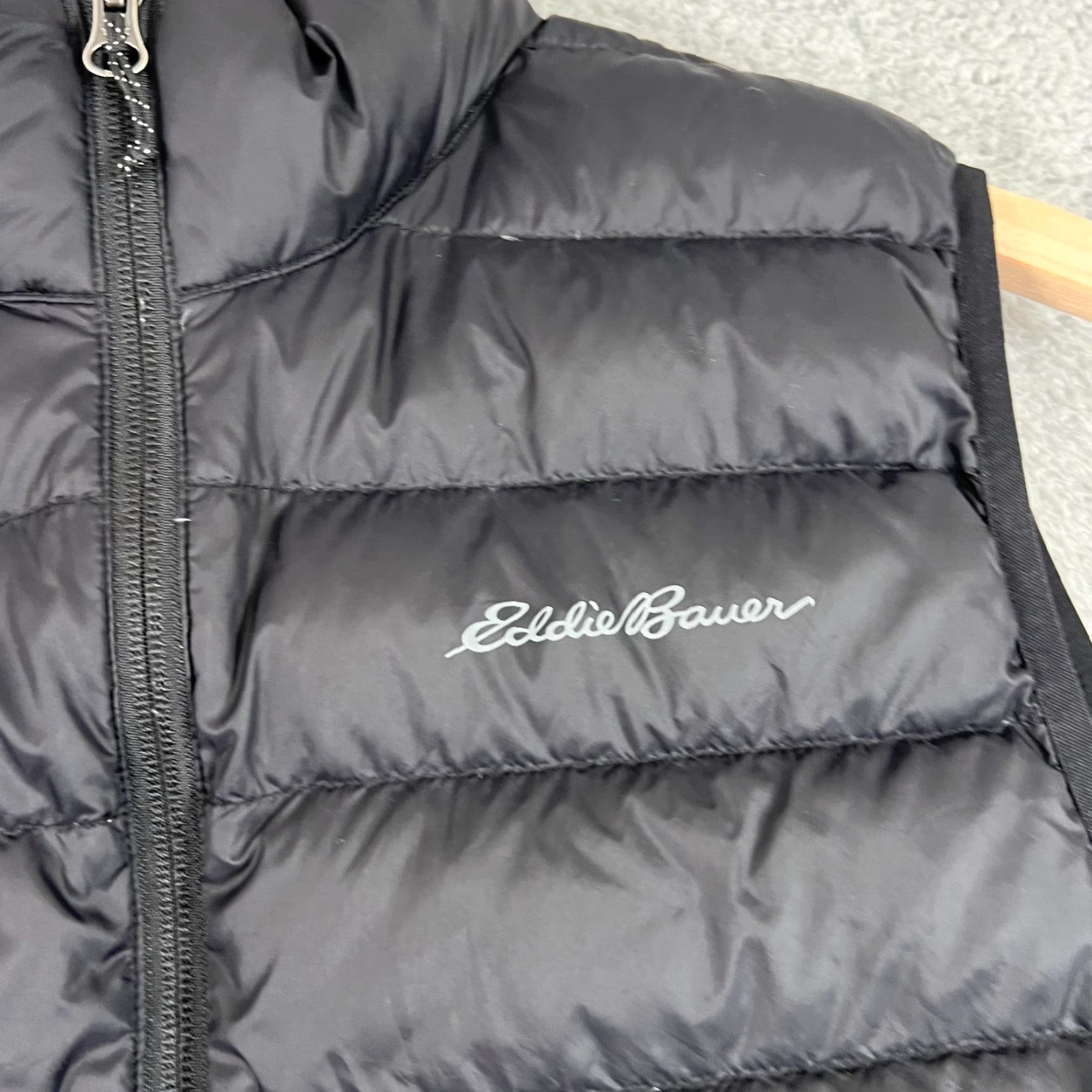Eddie Bauer VINTAGE? No. Eddie Bauer Down Puffer Vest Men Small Black Nylon Outdoor Comfort Classic Size US S / EU 44-46 / 1 - 4 Thumbnail