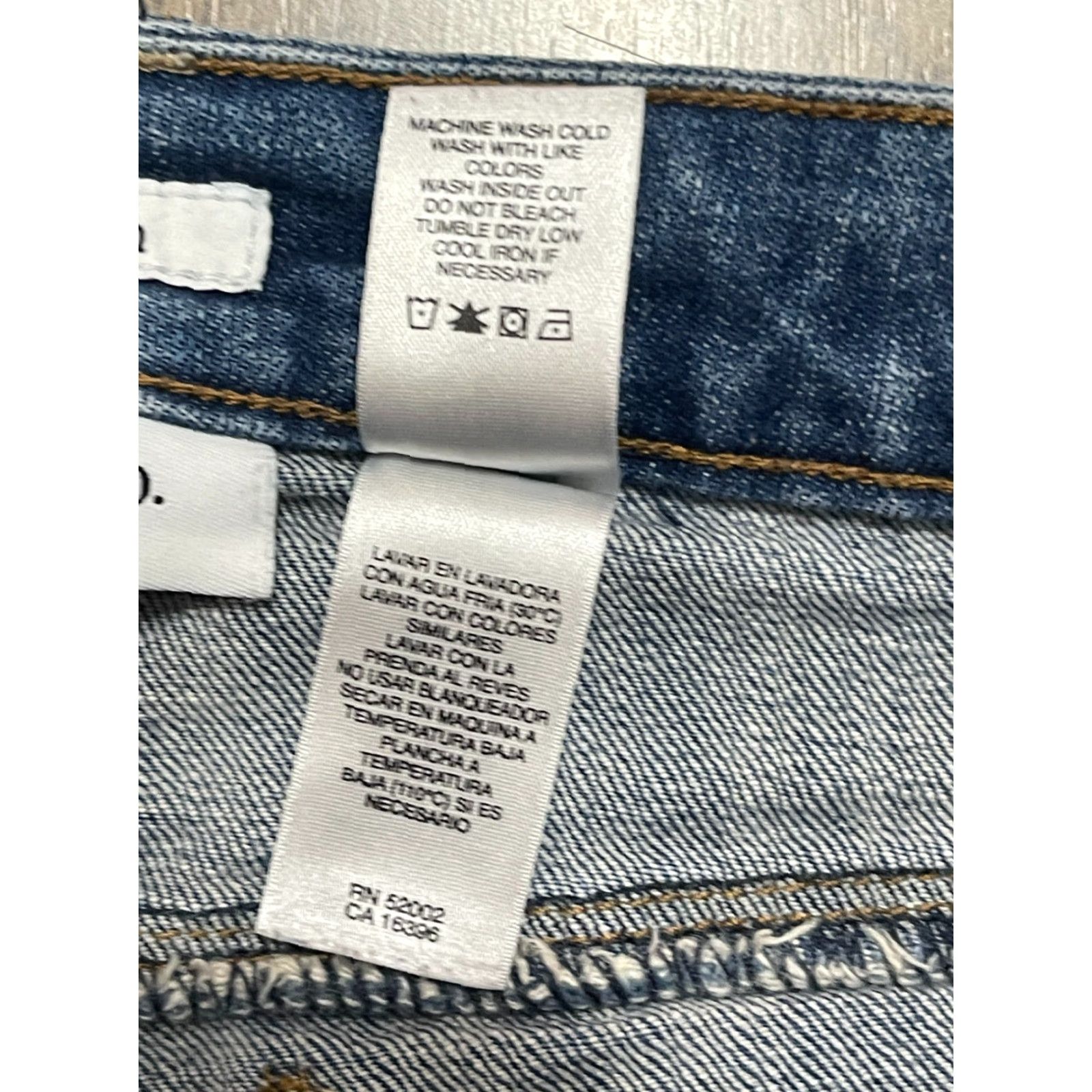 CO Liz & Co Jeans, Women's Petite 6 Capri Denim Stretch Blue, 28 in Waist, Inseam 18, Regular fit, 6P, Blue Denim Capri Jeans, Womens, Liz & Co Size 28" / US 6 / IT 42 - 7 Thumbnail