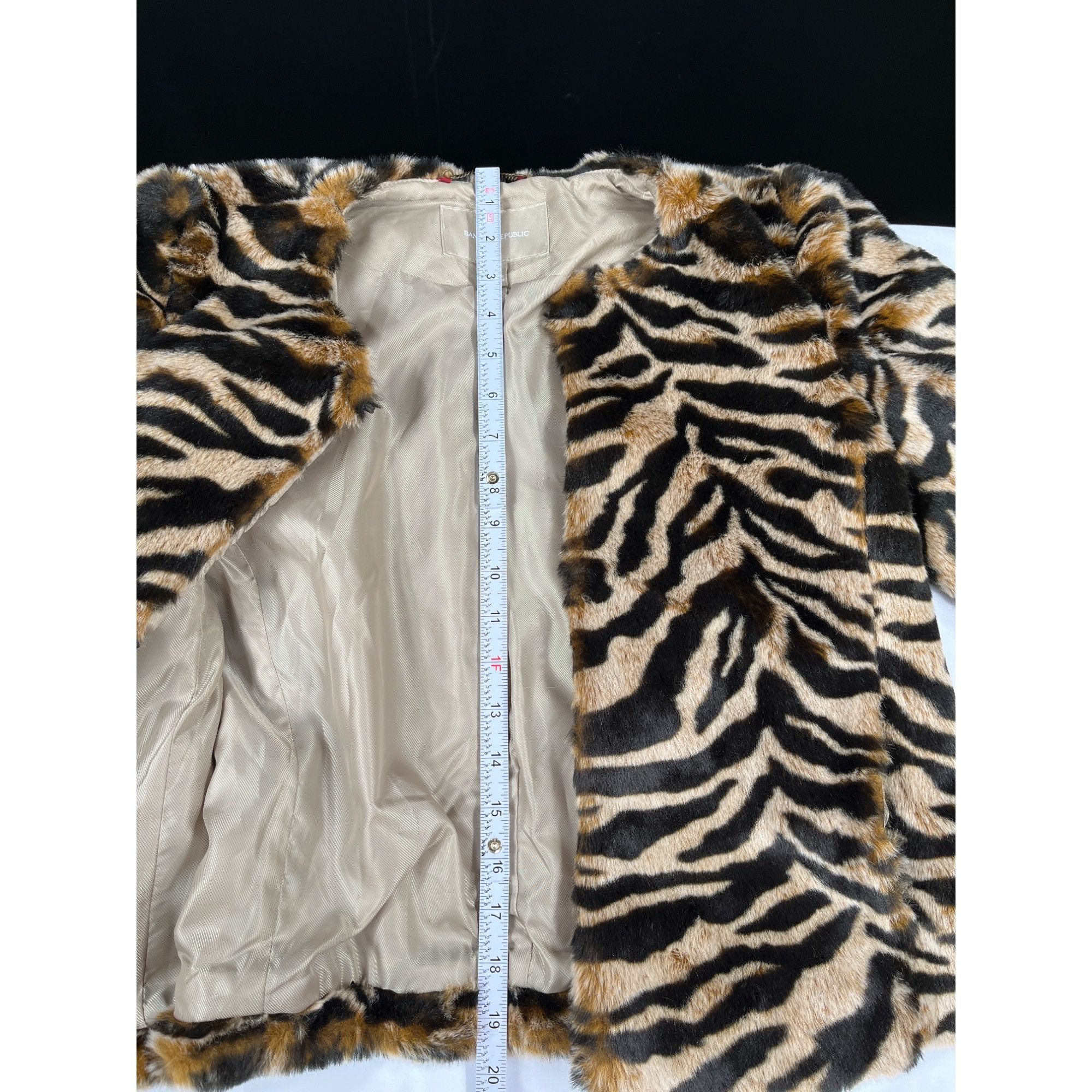 Banana Republic Banana Republic SKU 7894 Womens Faux Fur Tiger Print Jacket Size XS / US 0-2 / IT 36-38 - 10 Thumbnail