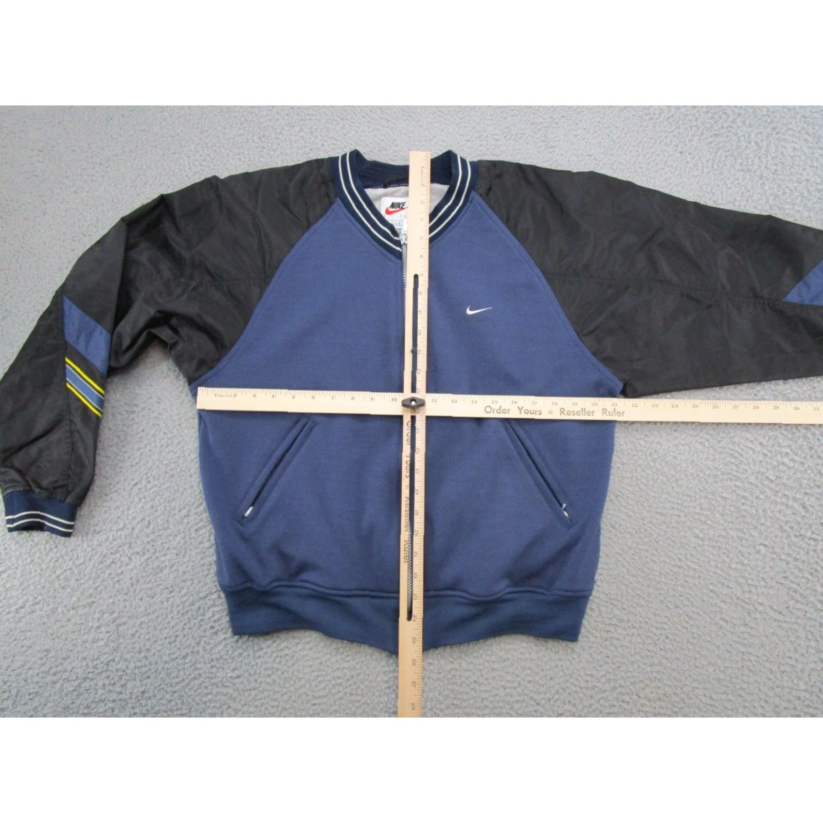Nike VINTAGE Nike White Tag Women’s Full Zip Windbreaker Jacket Navy Blue 90s Size L Womens Size L / US 10 / IT 46 - 4 Thumbnail