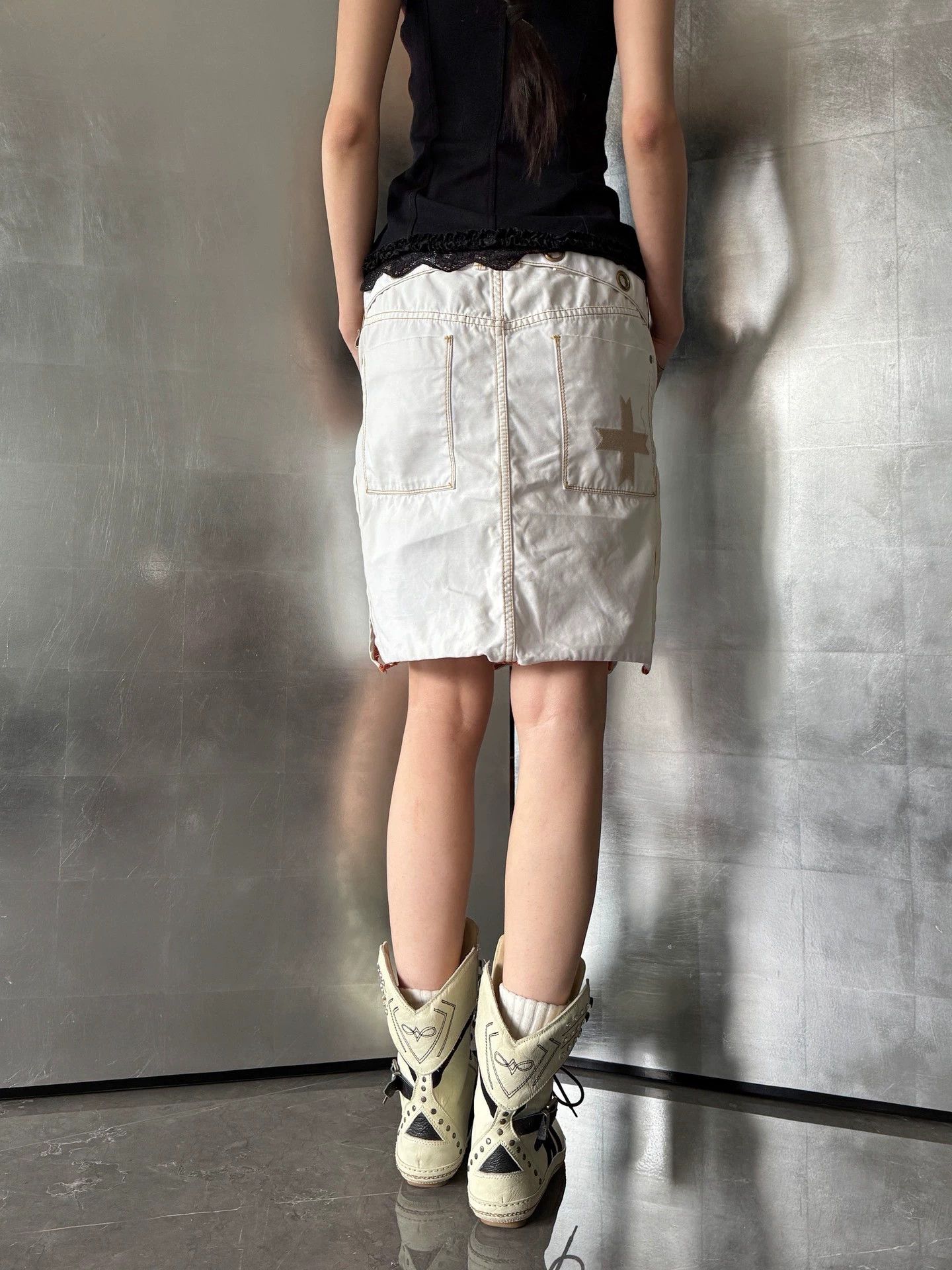 Vintage Vintage Italian Beaded Cross Belt Split Skirt S Size 26" / US 2 / IT 38 - 1 Thumbnail