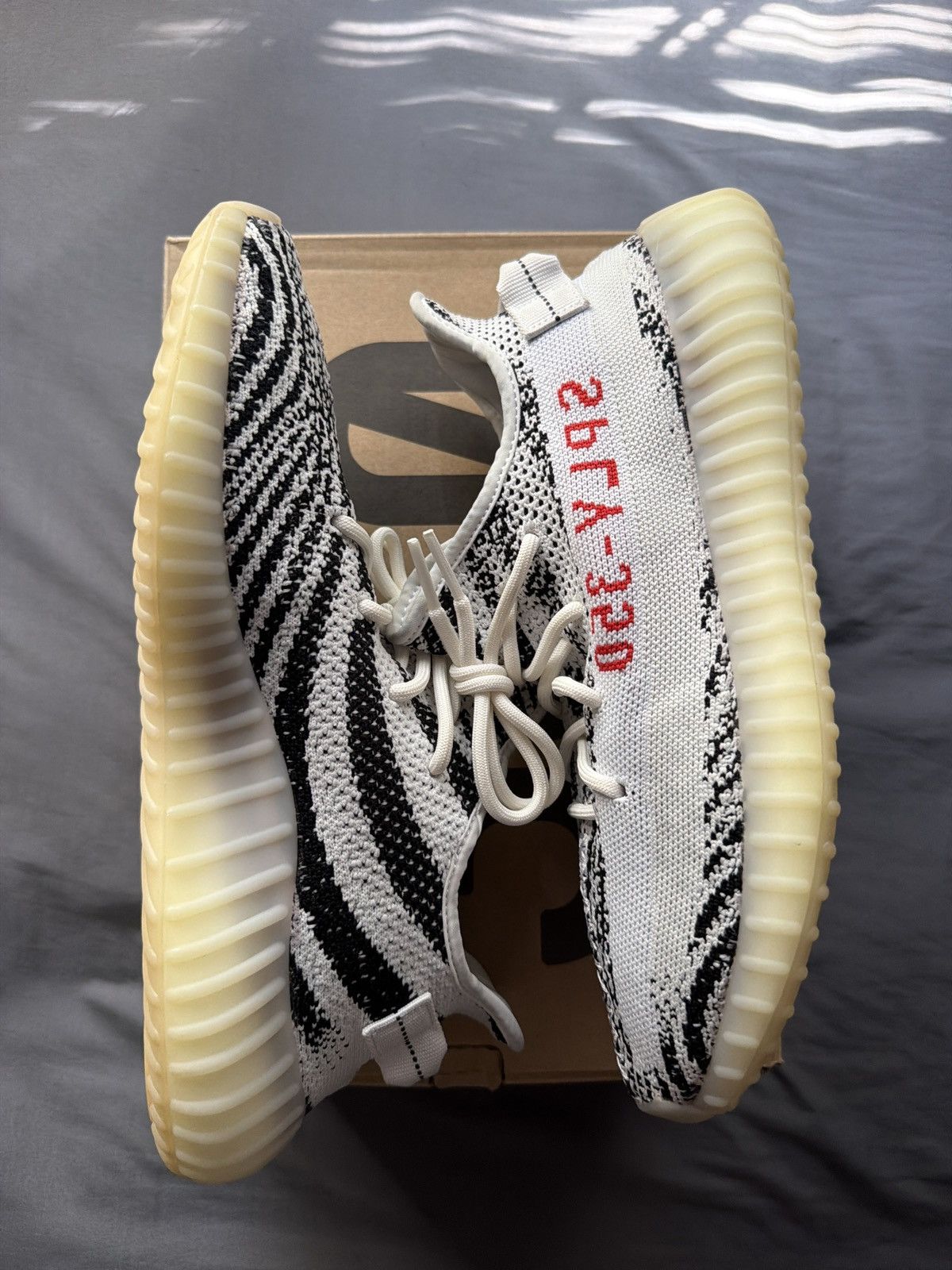 Yeezy Yeezy Boost 350 V2 Zebra Size US 11 / EU 44 - 3 Thumbnail