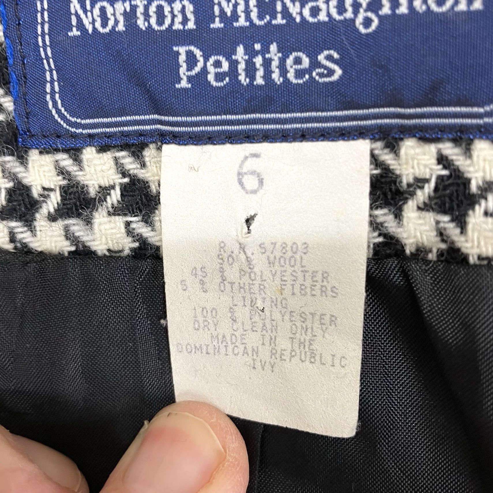Vintage VINTAGE Norton McNaughton Blazer Wool Houndstooth Women’s Faux Dickey Jacket Size 6 Black Long Sleeve Pockets Dry Clean Only Regular Jacket (65 chars) Size M / US 6-8 / IT 42-44 - 4 Thumbnail