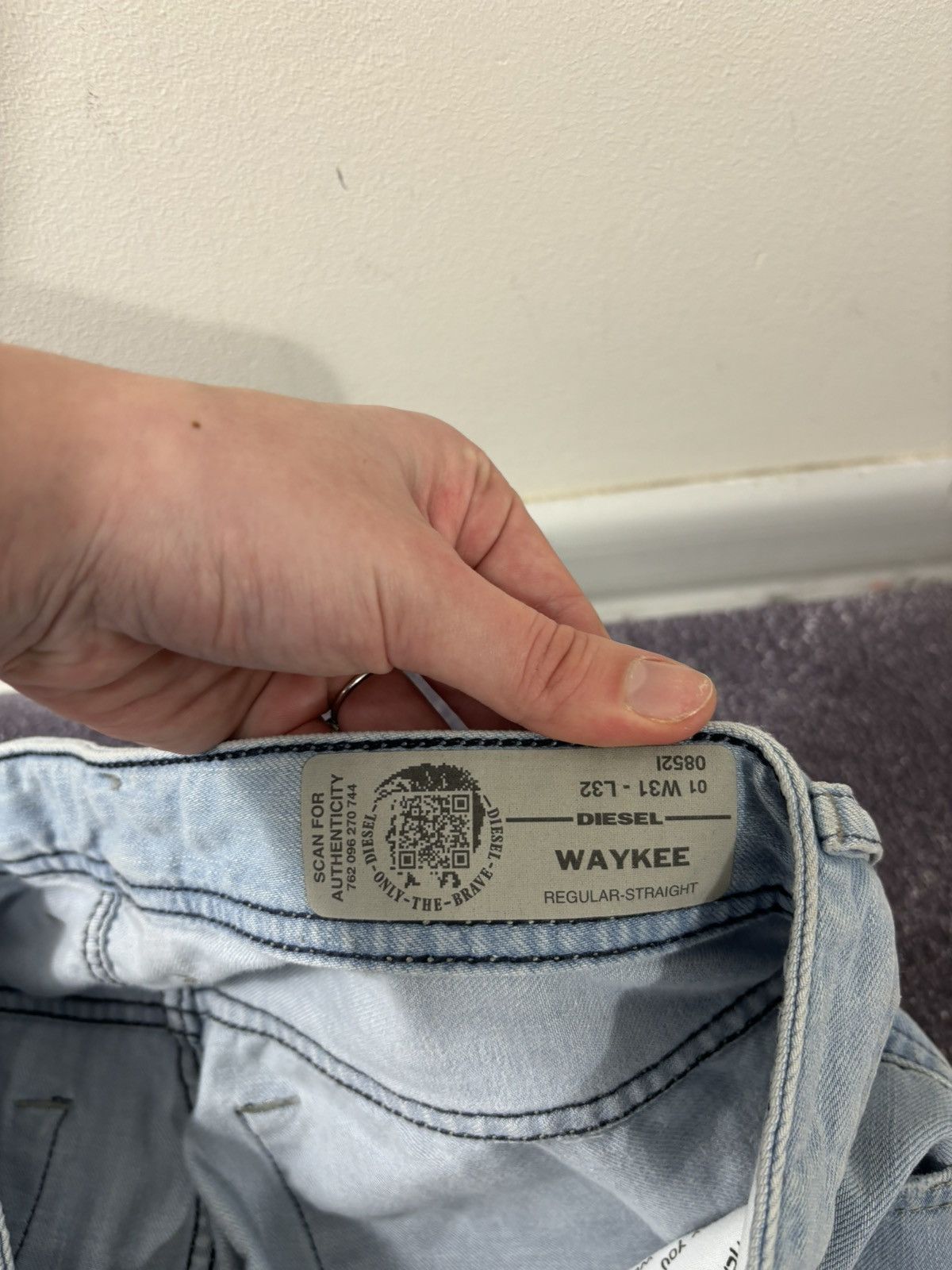 Diesel Diesel Waykee Regular Straight NWT Light Blue Denim Jeans Size US 31 - 13 Thumbnail