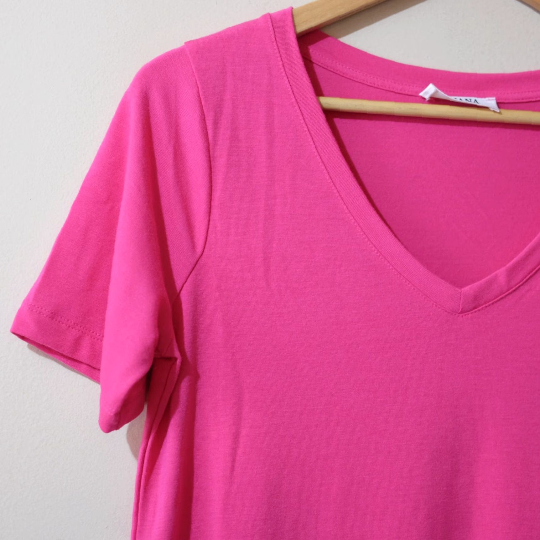 Vintage Zenana Outfitters T-Shirt Magenta V-Neck Short Sleeve Womens M Shirt Size M / US 6-8 / IT 42-44 - 2 Thumbnail