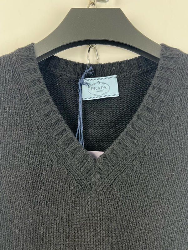 Prada Prada Black Wool V-Neck Sweater Size US S / EU 44-46 / 1 - 1 Thumbnail