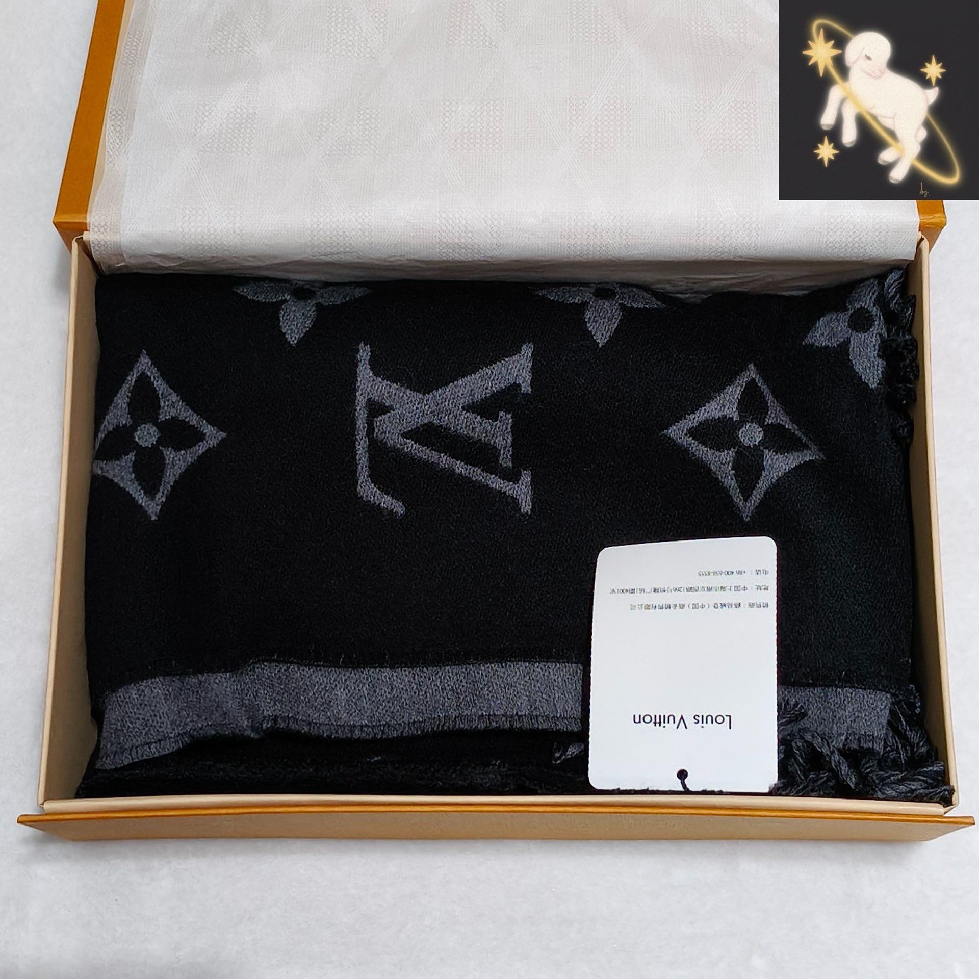 Louis Vuitton Louis Vuitton Gray Scarf 34 Men Size ONE SIZE - 1 Thumbnail