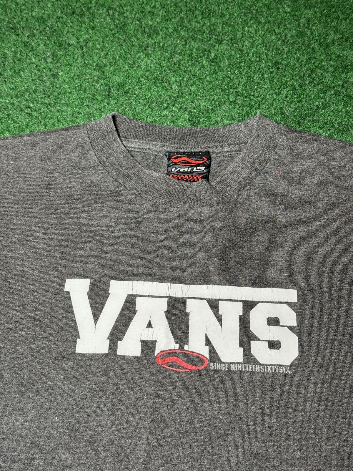 Vans Vans Vintage Logo Y2K Gray Small Skater T Shirt 17.5x25 Size US S / EU 44-46 / 1 - 2 Thumbnail