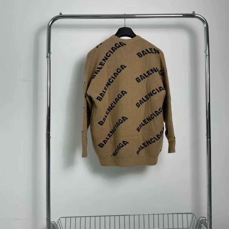 Balenciaga Balenciaga The bullet screen is full of sweaters. Size US S / EU 44-46 / 1 - 2 Thumbnail