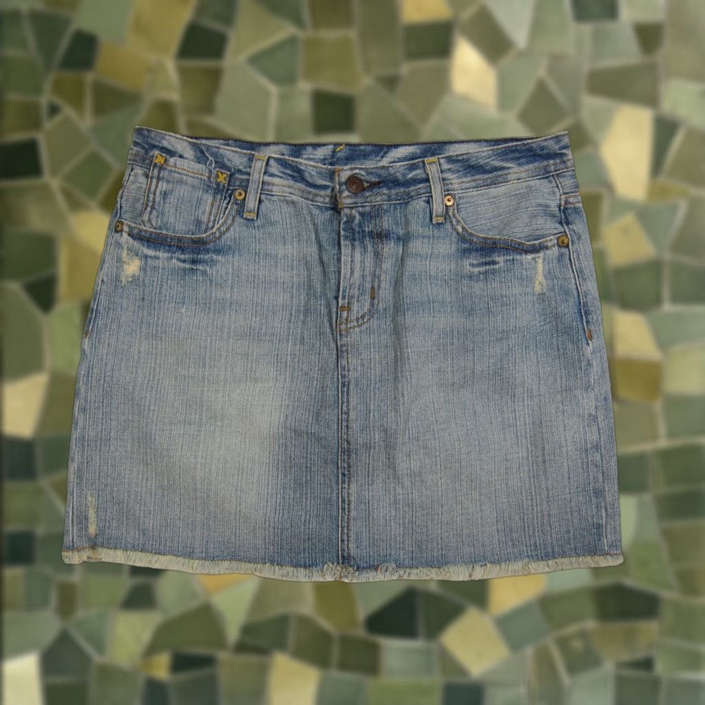 Ralph Lauren Ralph Lauren Polo Gigi Cotton Lightwash Distressed Denim Jean Skirt Women 8/29 Size 30" / US 8 / IT 44 - 1 Thumbnail