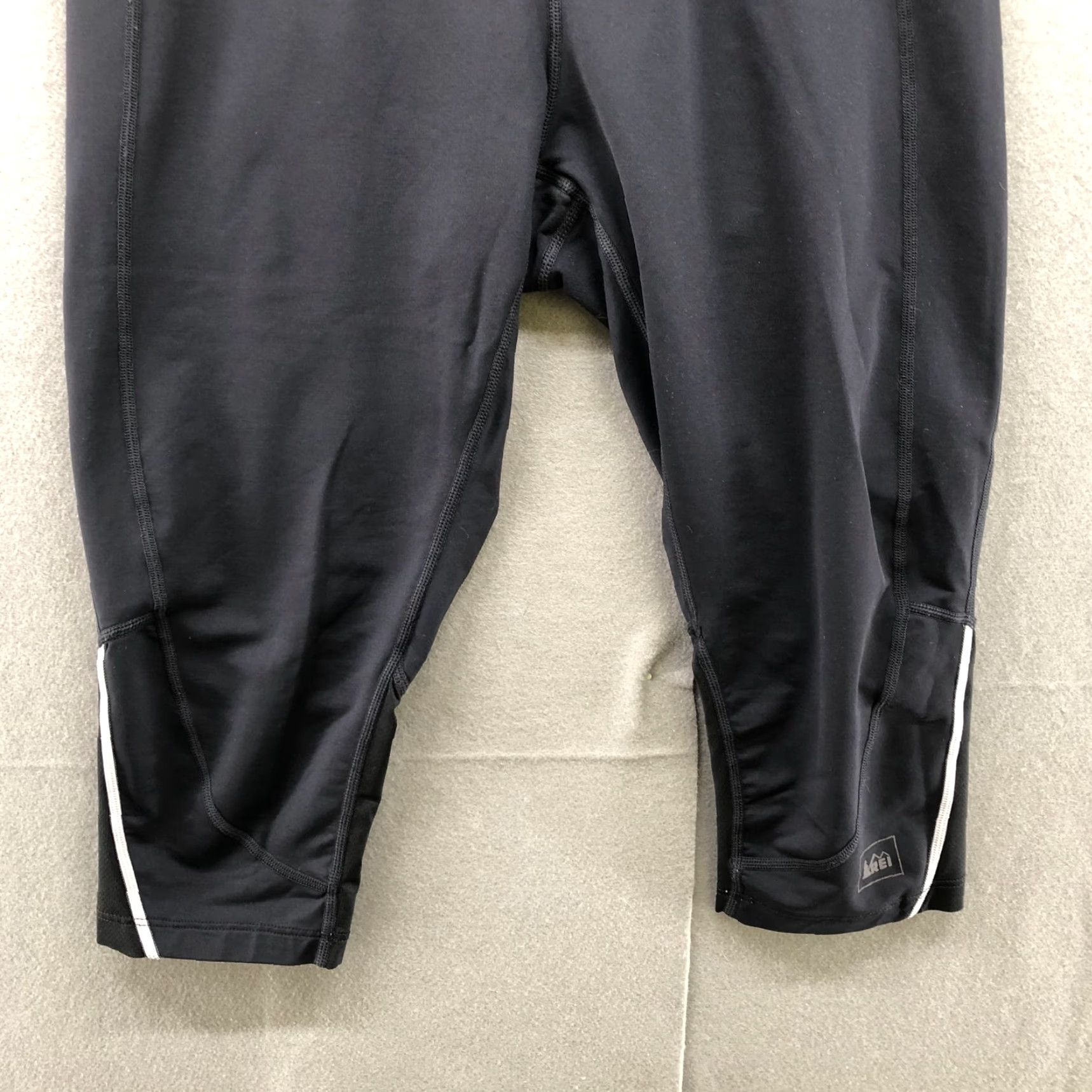 Vintage REI Active Cropped Capri Leggings Womens M Black Yoga Running Gym Size 32" / US 10 / IT 46 - 4 Thumbnail