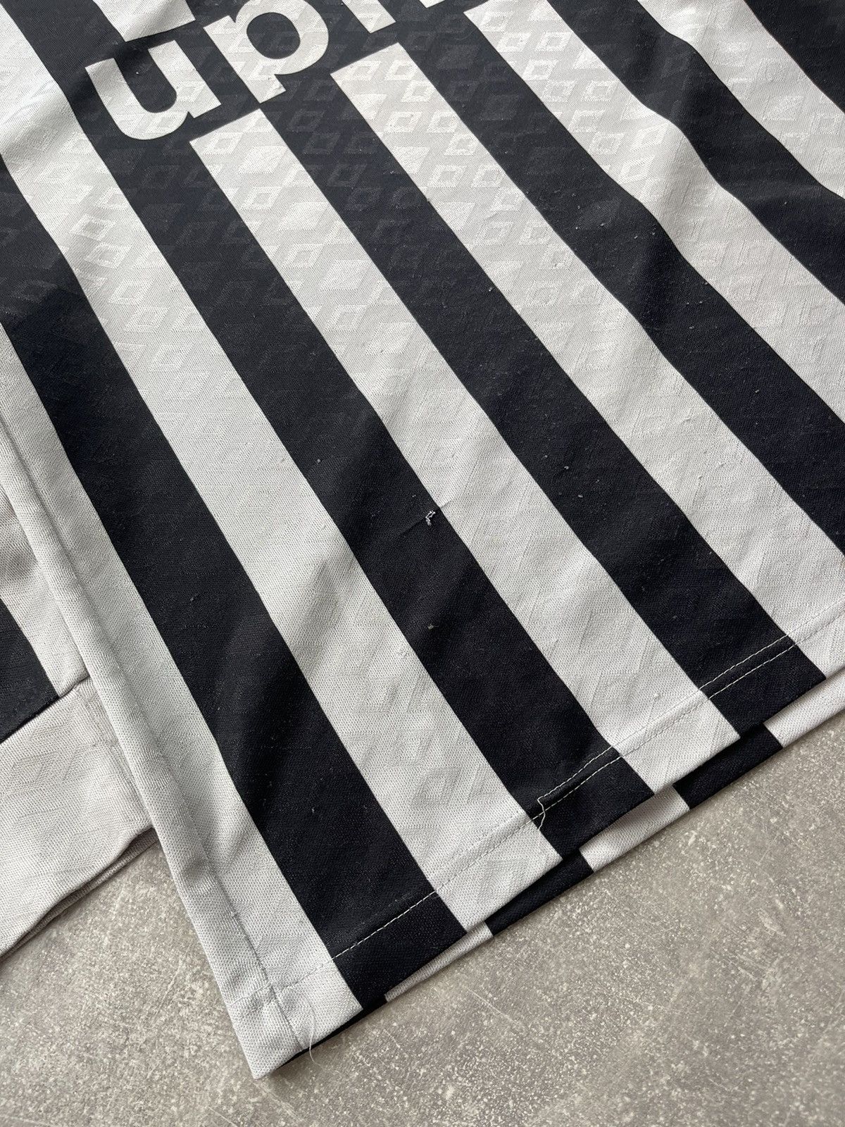 Vintage Vintage Juventus UPIM Long Sleeve Jersey 80s/90s Style Size US M / EU 48-50 / 2 - 5 Thumbnail