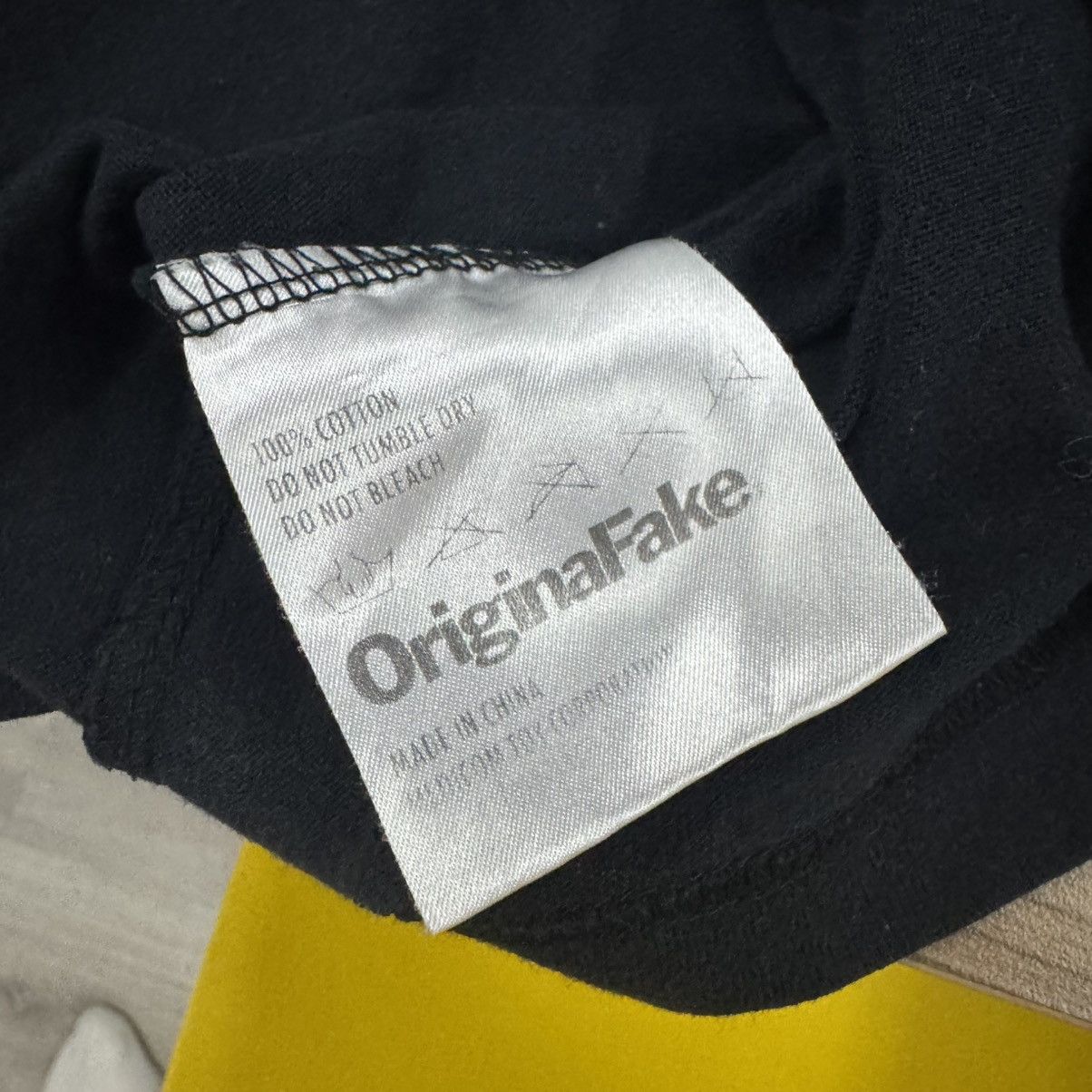 Original Fake Kaws Running Chum Tee Size US L / EU 52-54 / 3 - 6 Thumbnail